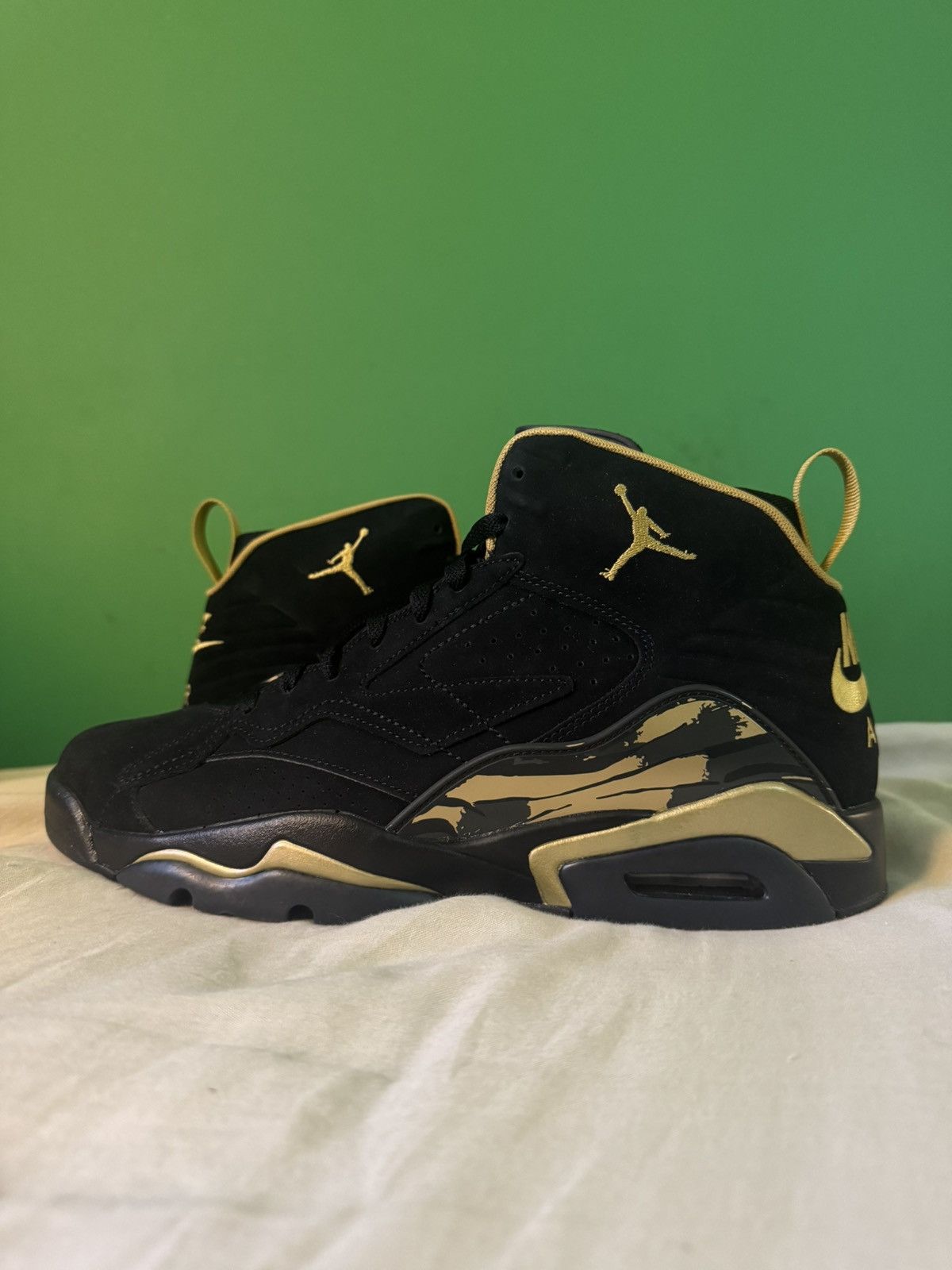 Jordan Brand Jordan mvp black metallic gold 2024 Size US 11.5 / EU 44-45 - 1 Thumbnail