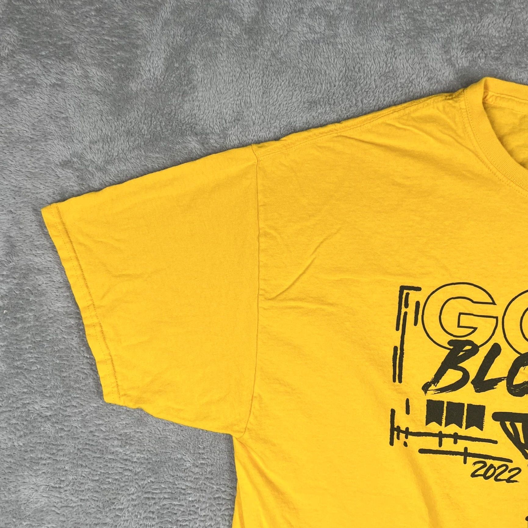 Fruit Of The Loom Golden State Warriors T-Shirt Unisex Adults XL Gold 2022 NBA Finals Short Sleeve Blooded HP Size US XL / EU 56 / 4 - 3 Thumbnail