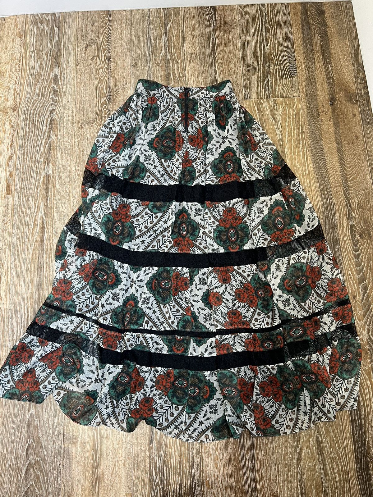 Alice + Olivia Alice + olivia by stacey bendet floral maxi skirt Size 25" / US 0 / IT 36 - 1 Thumbnail