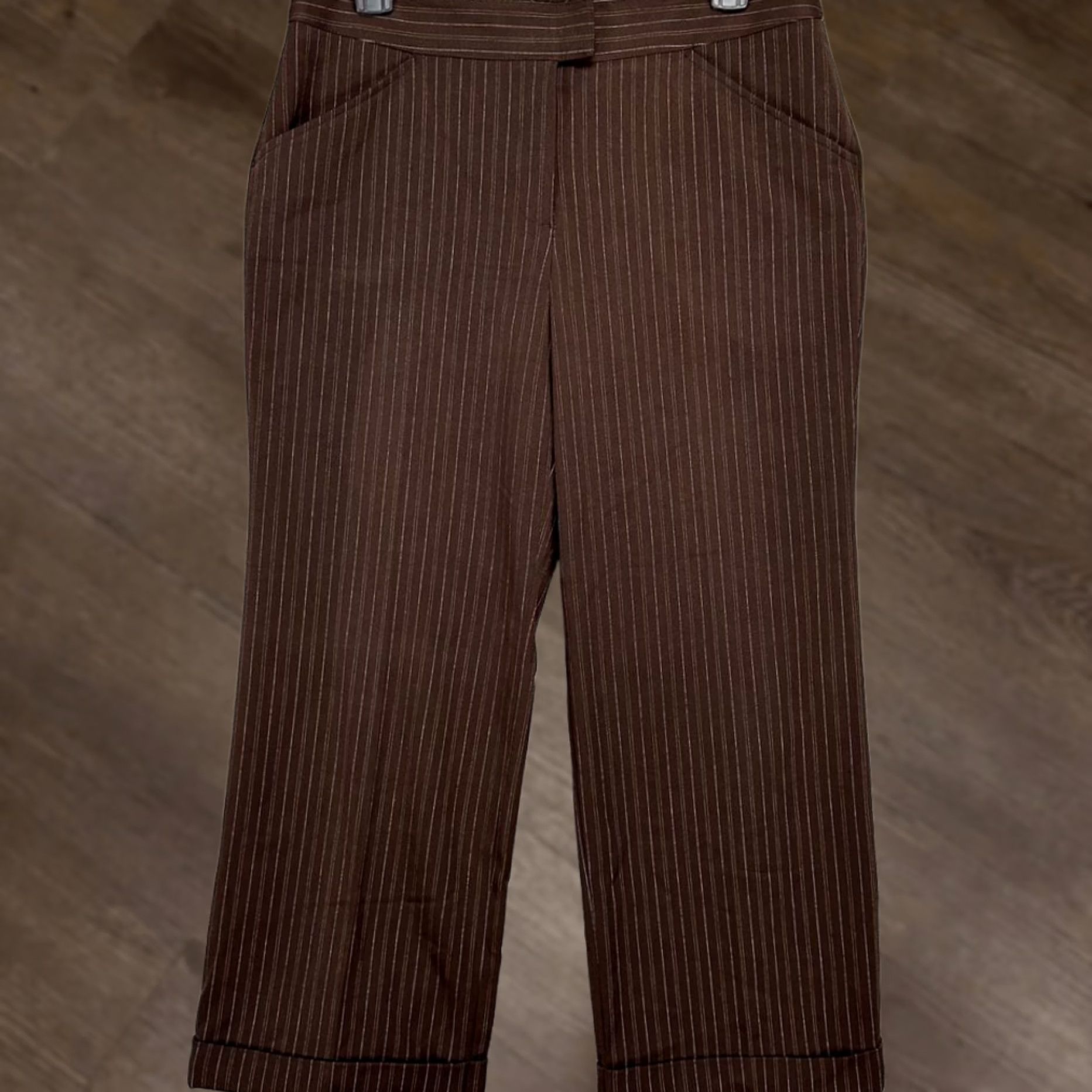 Vintage Max Studio Dress Pants Womens 8 Brown Pinstripe Capris Flat Front Stretch NEW Size 30" / US 8 / IT 44 - 1 Thumbnail