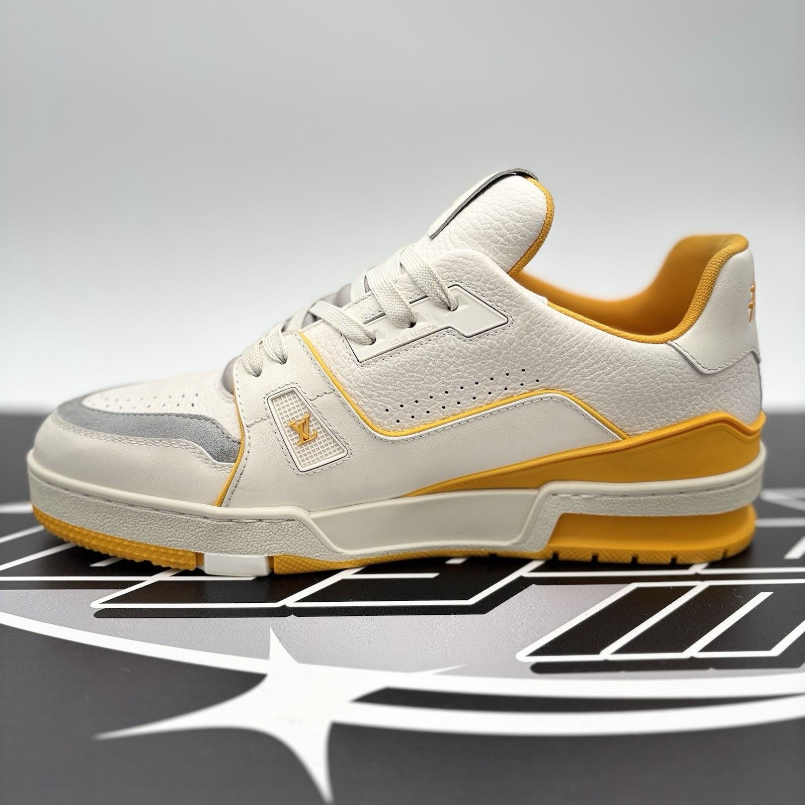 Louis Vuitton Louis Vuitton Trainer ' White Yellow ' | GOOD CONDITION! Size US 7.5 / EU 40-41 - 4 Thumbnail