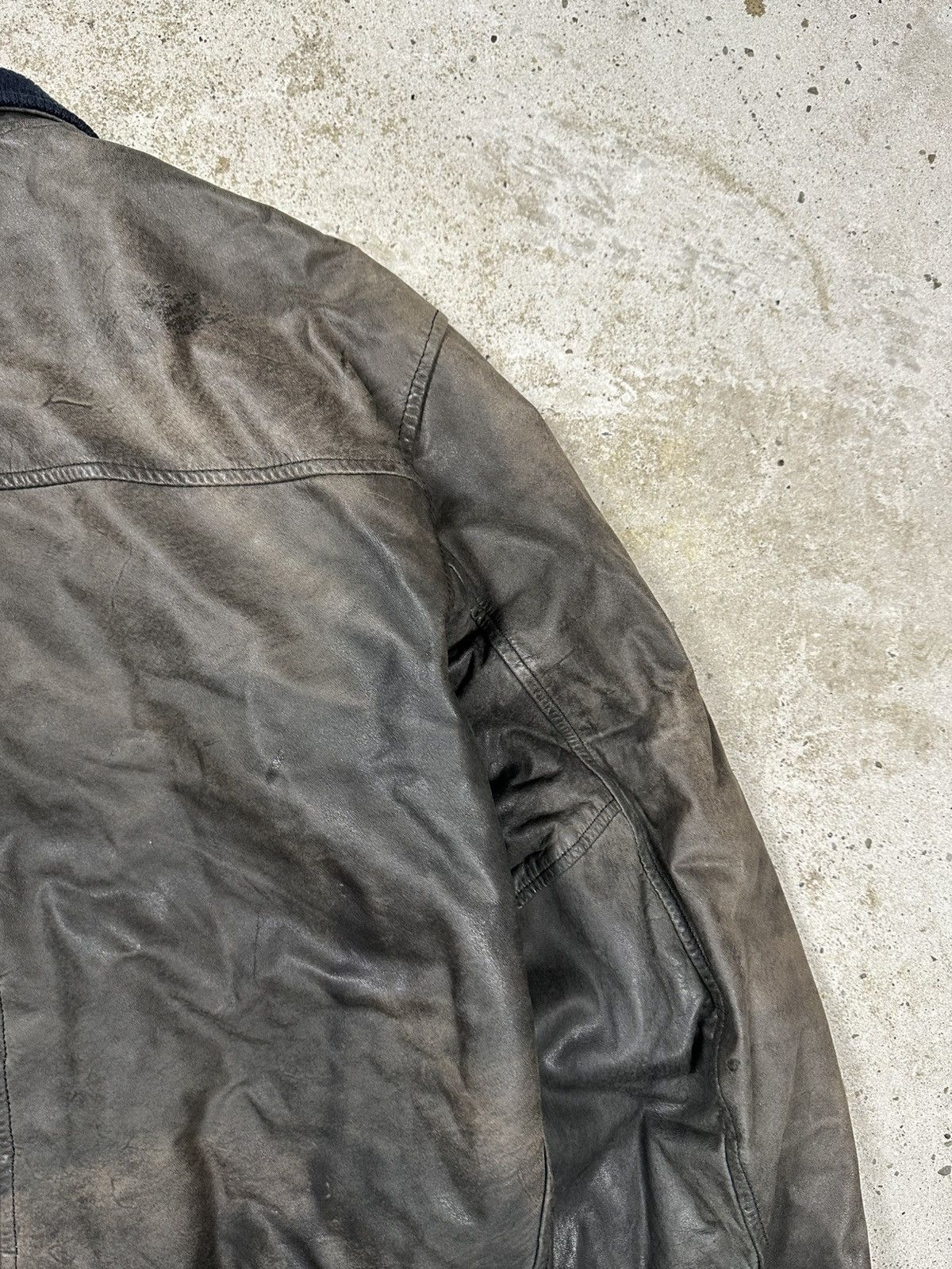 Other Vintage 90s Black Distressed Leather Bomber Jacket Army Size US XL / EU 56 / 4 - 19 Thumbnail