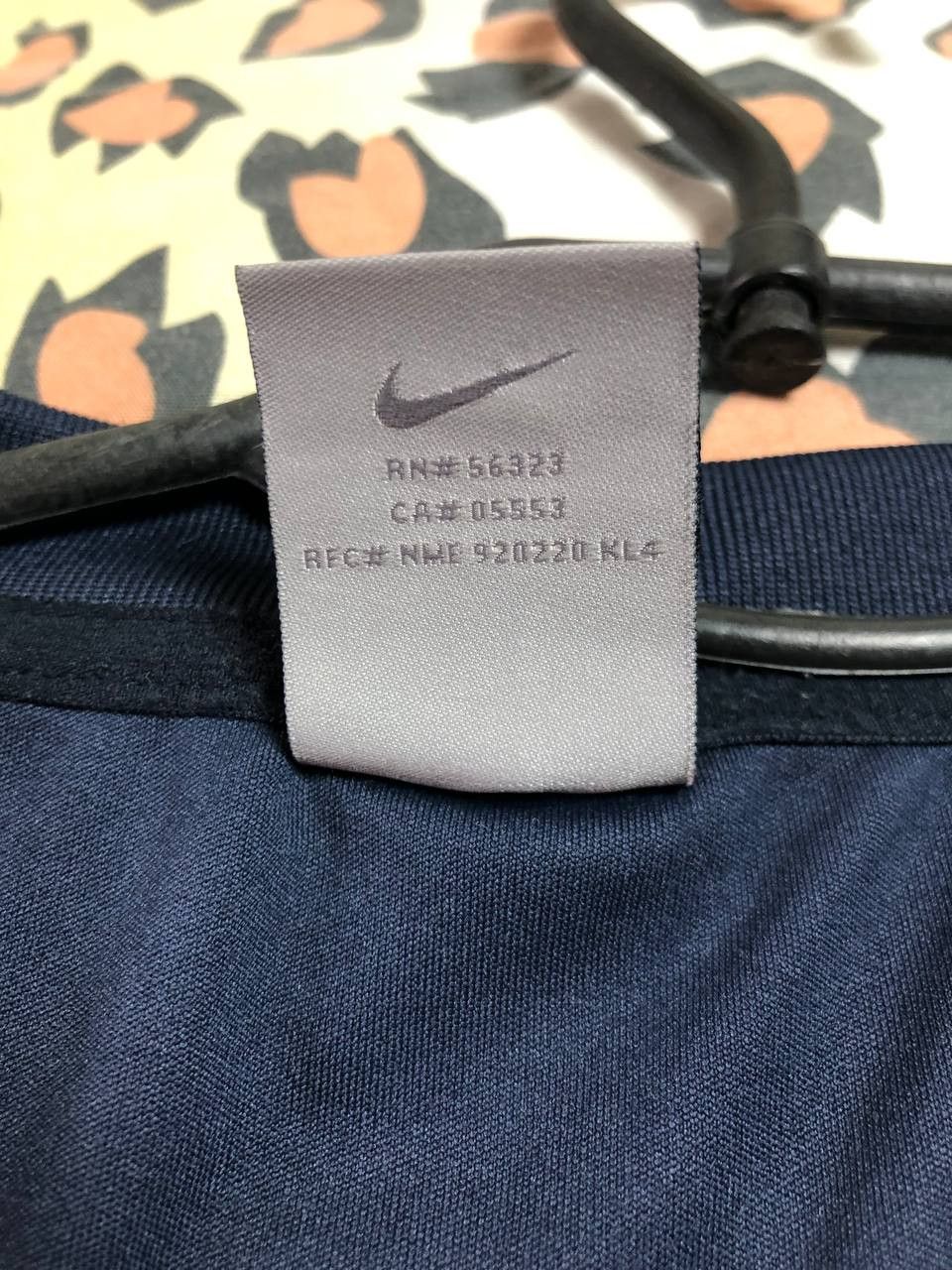 Nike × Vintage Vintage Nike Center Swoosh T-Shirt Size US L / EU 52-54 / 3 - 3 Thumbnail