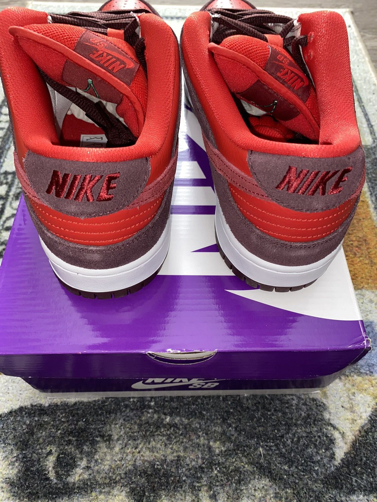 Jordan Brand × Nike Nike SB Dunk Low Cherry Size US 10 / EU 43 - 4 Thumbnail