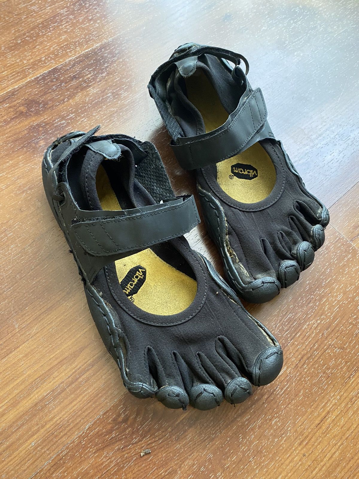Vibram Vibram Five Fingers black shoes with front straps Size US 8.5 / EU 41-42 - 11 Thumbnail