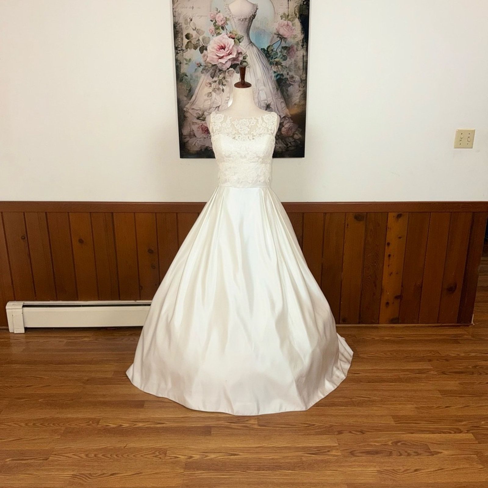 Other Stunning Liz Fields LO-VE-LA Satin Wedding Gown Size L / US 10 / IT 46 - 2 Thumbnail