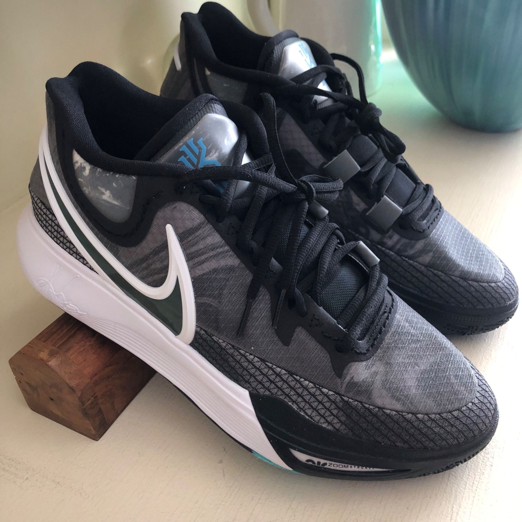 Nike Brand New Men's Nike Kyrie 8 Orca Basketball Shoe Unreleased Size US 10.5 / EU 43-44 - 4 Thumbnail