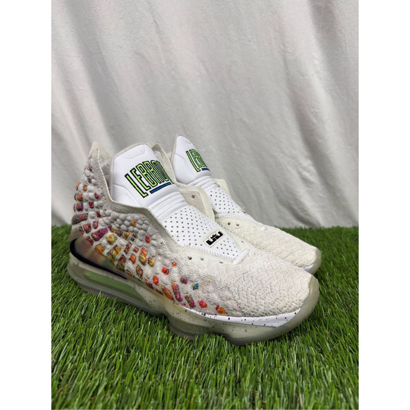Nike Size 8.5 - Nike LeBron 17 Air Command Force White Basketball Size US 8.5 / EU 41-42 - 1 Thumbnail