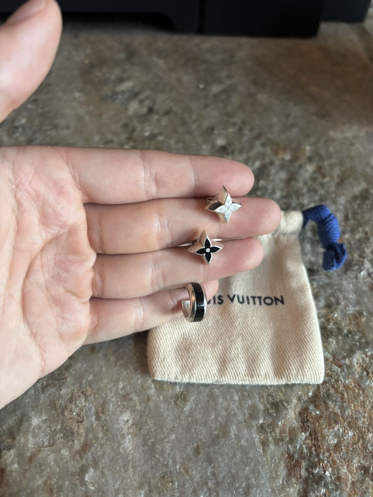 Louis Vuitton Louis Vuitton earrings Size ONE SIZE - 2 Thumbnail