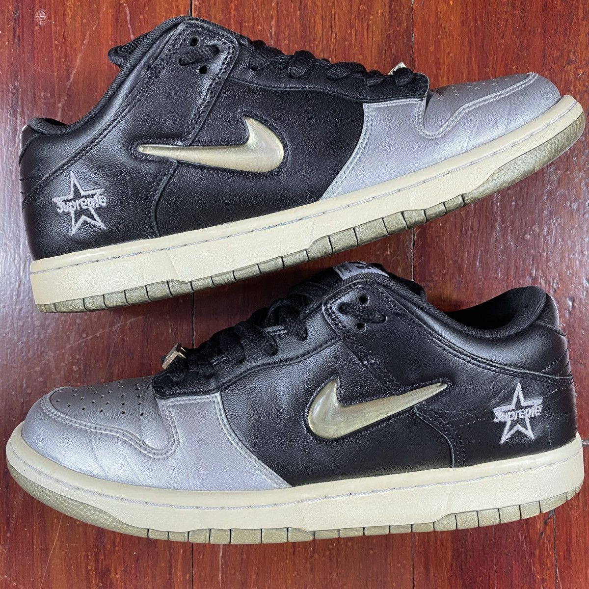Nike SB Dunk Low Supreme Jewel Swoosh Silver 2019 Size US 8 / EU 41 - 2 Thumbnail