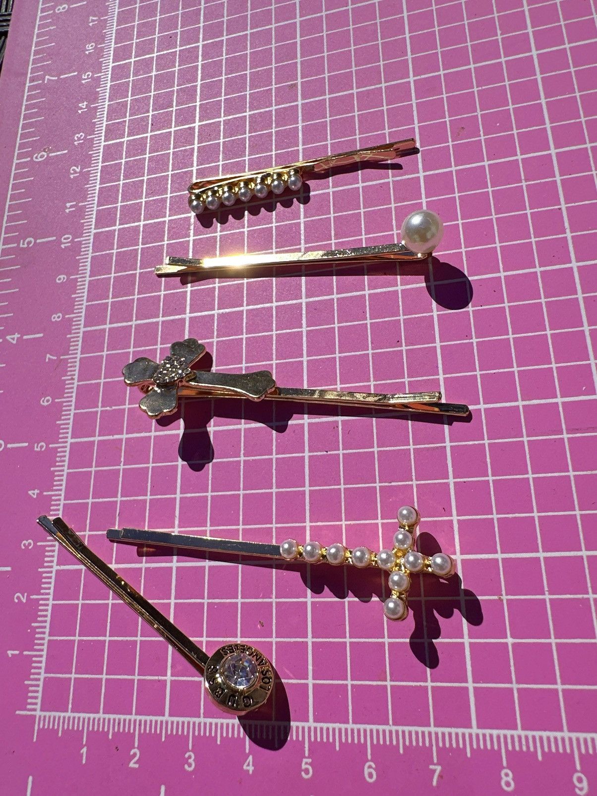 Guess Guess 5pc hair clips gold tone white pearls heart Size ONE SIZE - 2 Thumbnail