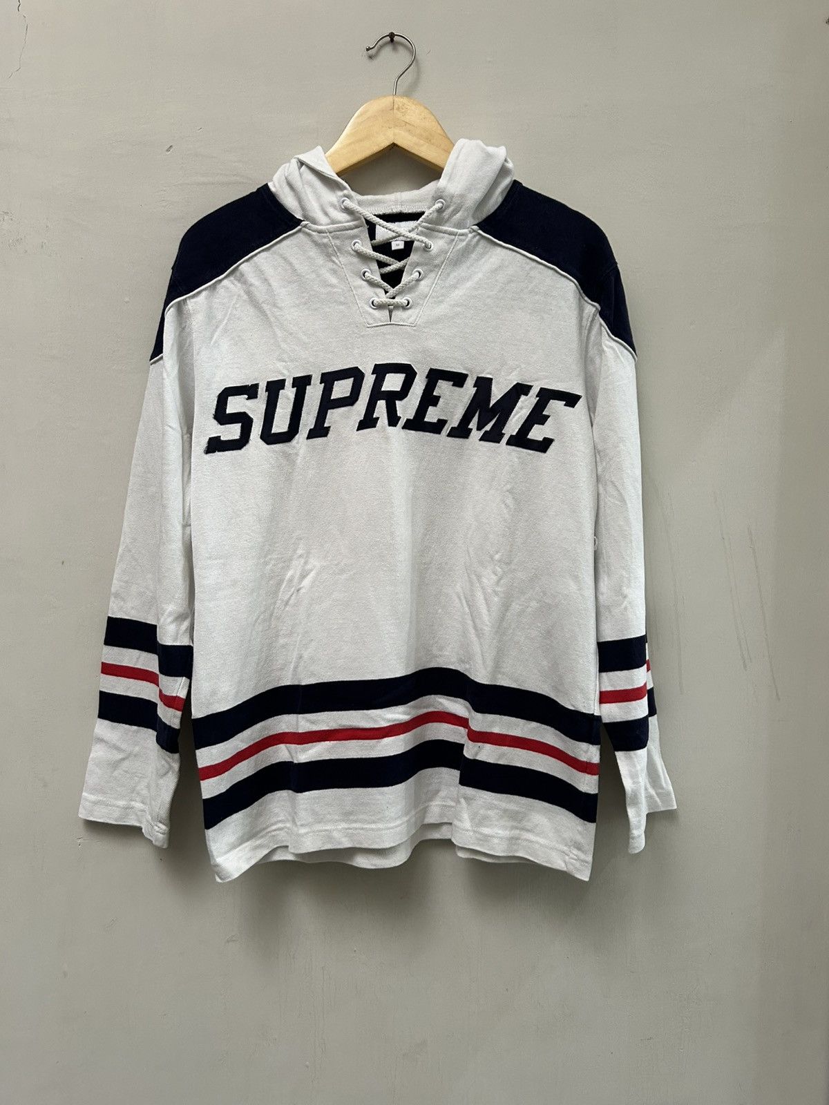 Supreme ❌❌SOLDOUT❌❌Supreme Hooded Hockey Top White SS15 Size US M / EU 48-50 / 2 - 1 Thumbnail