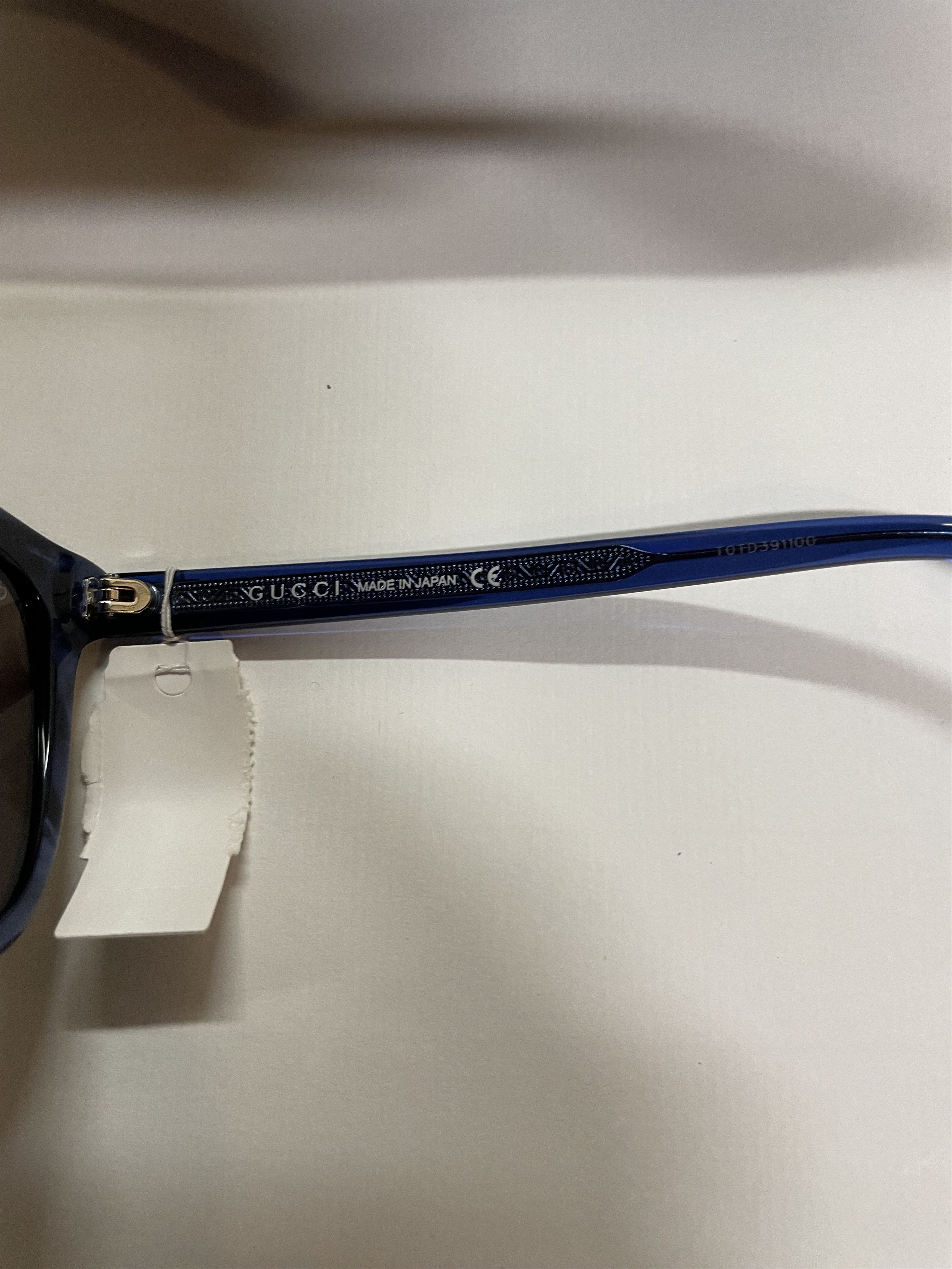 Gucci Gucci GG0154SA 004 Shiny Milky Grey Unisex Sunglasses Size ONE SIZE - 7 Thumbnail