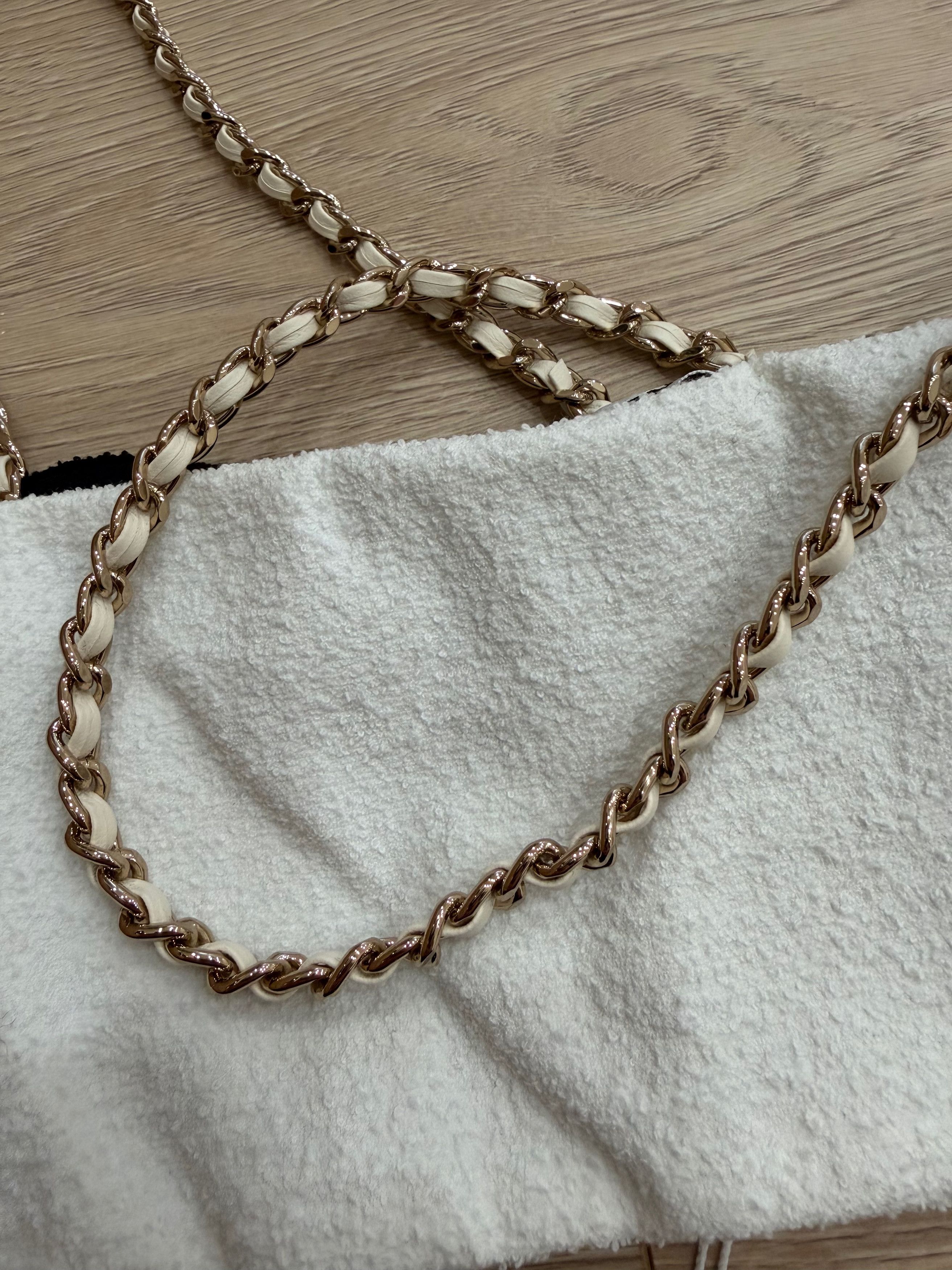 Chanel Chanel 22S Runway White Gold Chain CC Logo Crepe Top Bra 38 Size XS / US 0-2 / IT 36-38 - 10 Thumbnail