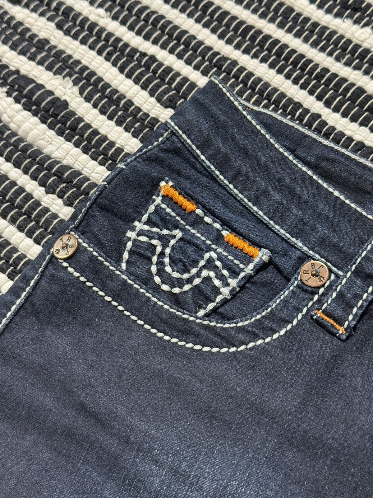 True Religion VINTAGE TRUE RELIGION 2000s CONTRAS STITCH MINI SKIRT Size 30" / US 8 / IT 44 - 5 Thumbnail