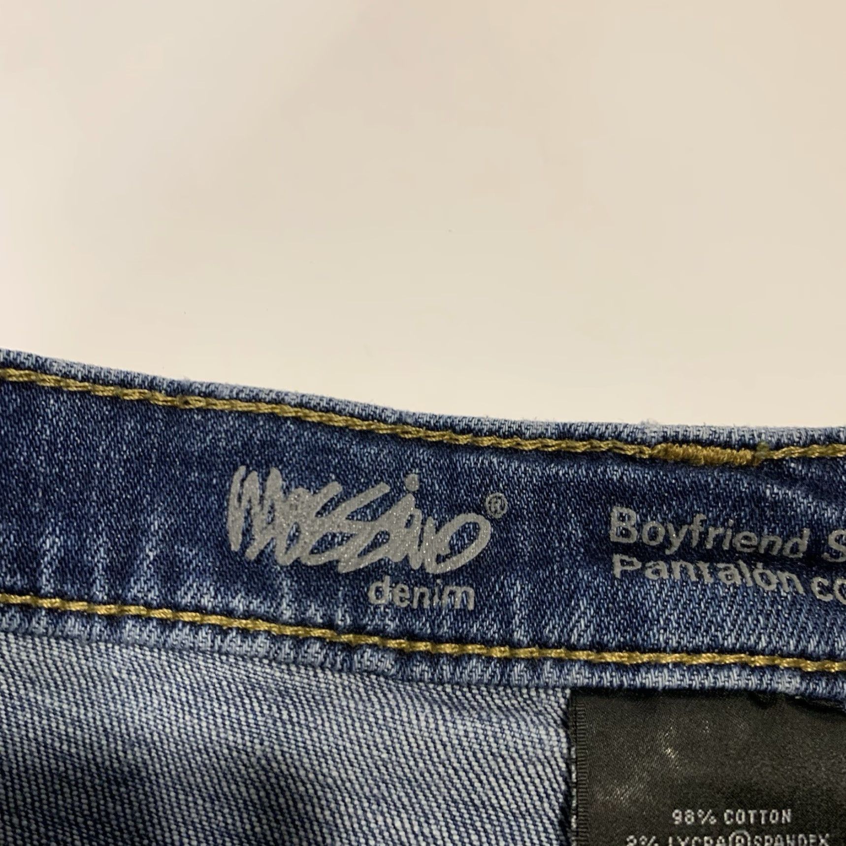 Mossimo VINTAGE Mossimo Women's Boyfriend Denim Shorts Size 4/27 Mid Rise Blue 3-Inch Inseam Casual Summer Size 27" / US 4 / IT 40 - 3 Thumbnail