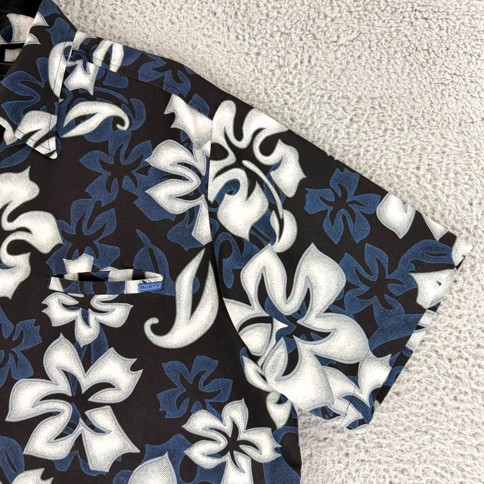 Rusty VINTAGE Rusty Button-Up Shirt Mens XL Black Blue Floral Hibiscus Tropical Surf Shirt Size US XL / EU 56 / 4 - 3 Thumbnail