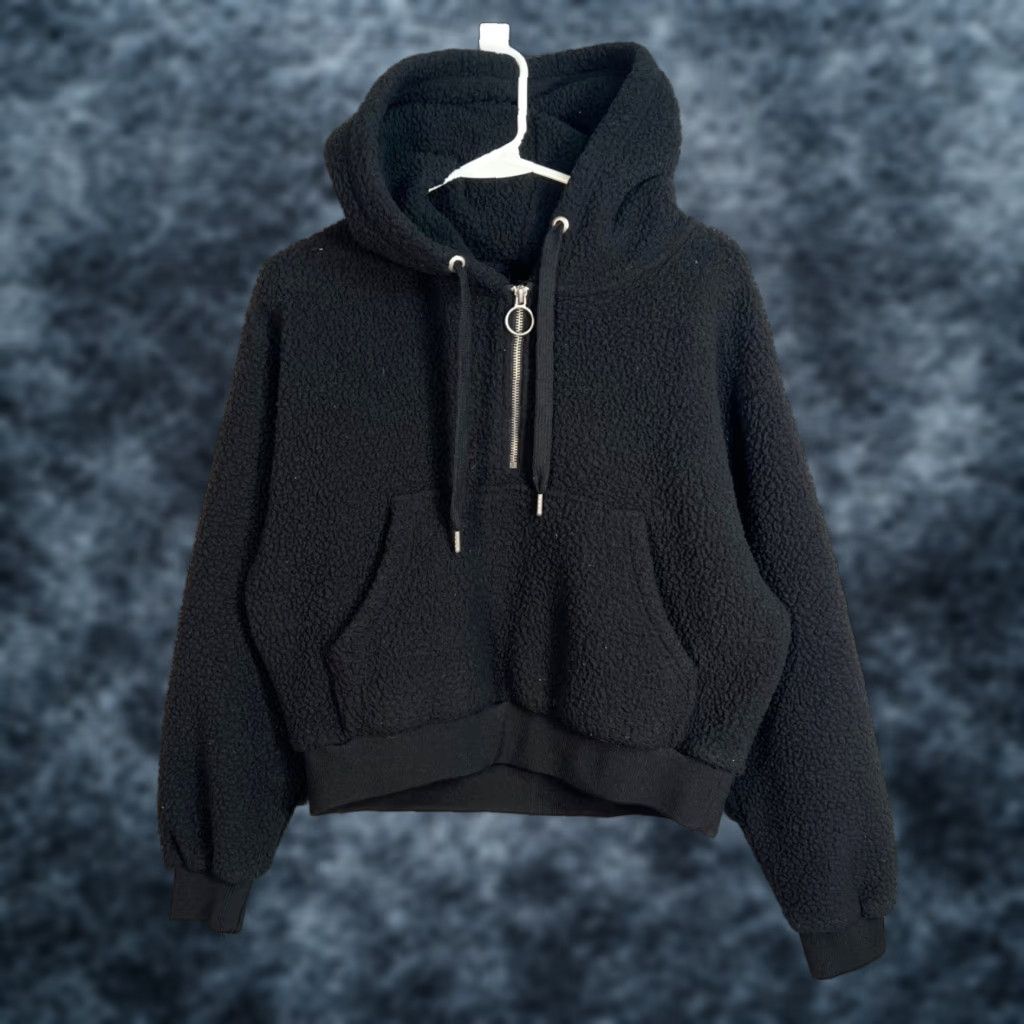 Vintage BLANKNYC Black Sherpa Fleece Hoodie Medium Womens Pullover Clothing Sweatshirt 100% Polyester Hooded Winter Fall Spring Activewear Adults Women Size M / US 6-8 / IT 42-44 - 1 Thumbnail