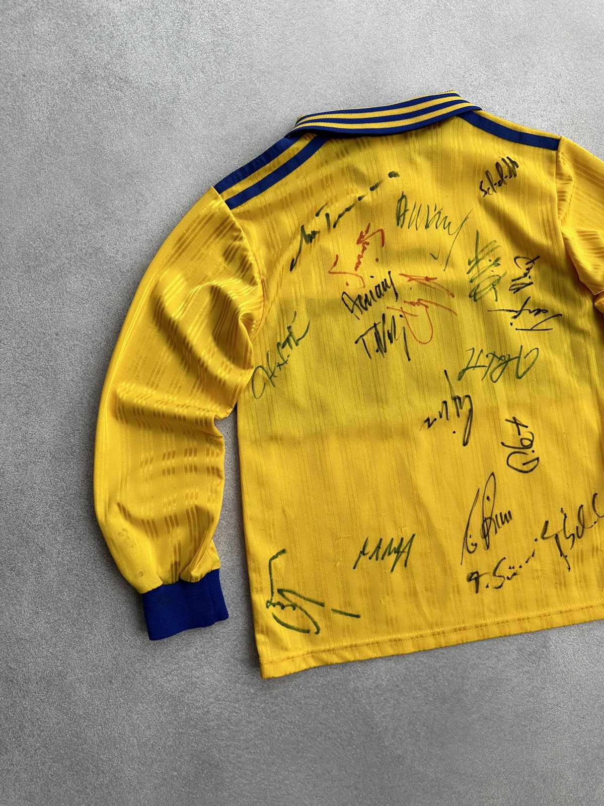 Vintage Vintage Eintracht Braunschweig 1998-99 Home Football Kit Size US XS / EU 42 / 0 - 11 Thumbnail