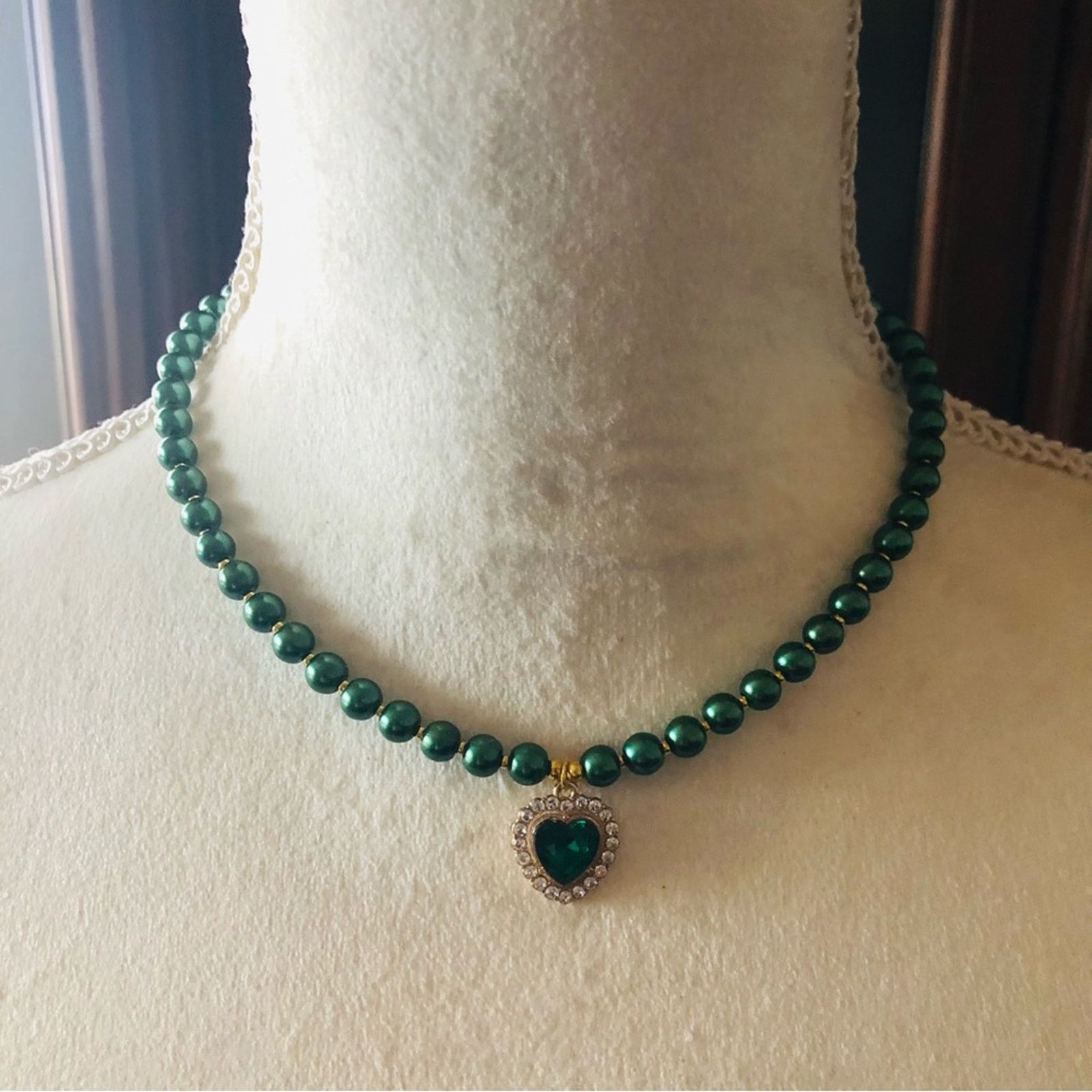 Handmade Handcrafted repurpose heart emerald stone Pearl necklace Size ONE SIZE - 3 Thumbnail