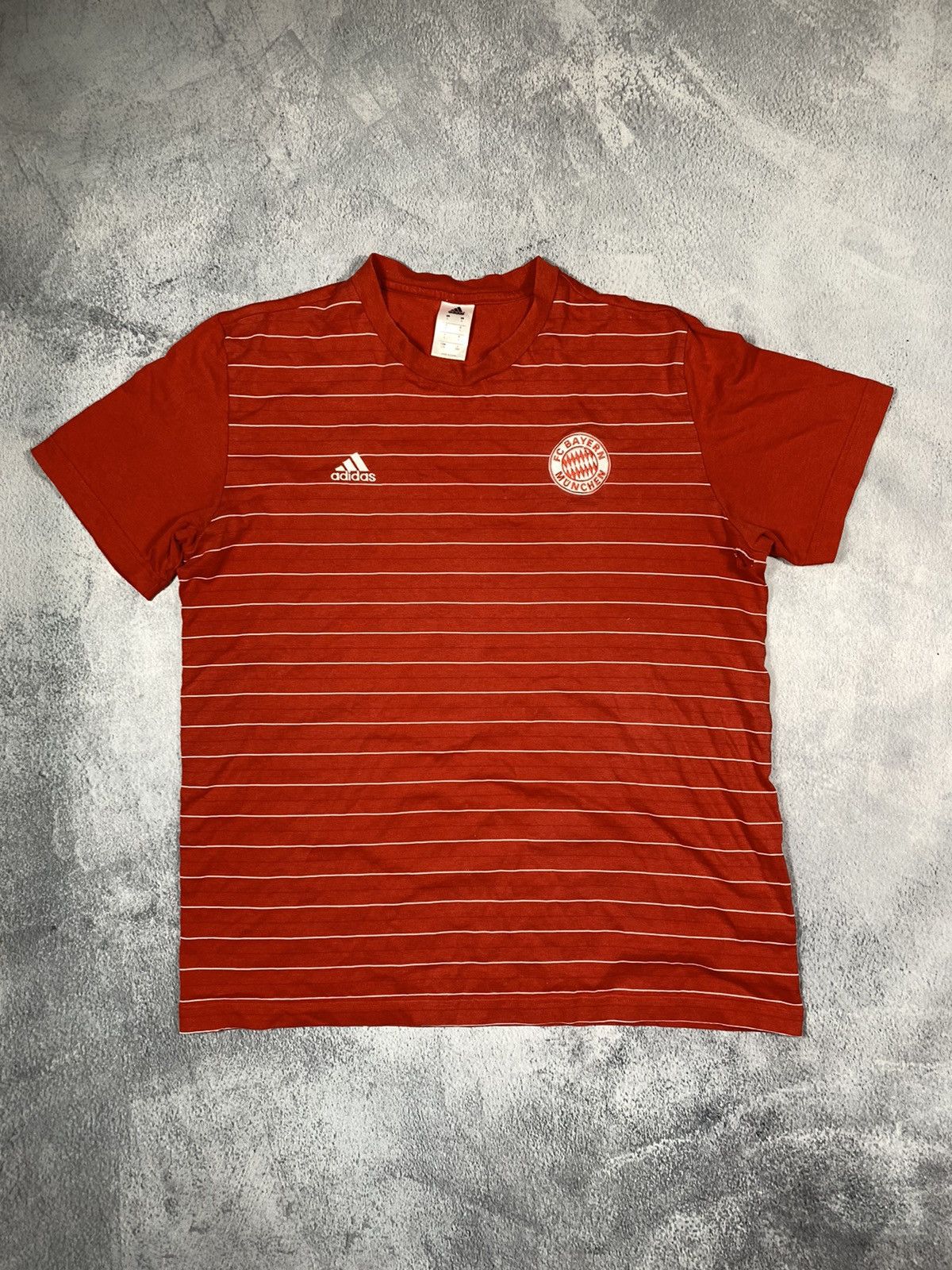 Vintage Vintage Y2K Adidas Fc Bayern Munchen striped tee size L Size US L / EU 52-54 / 3 - 1 Thumbnail