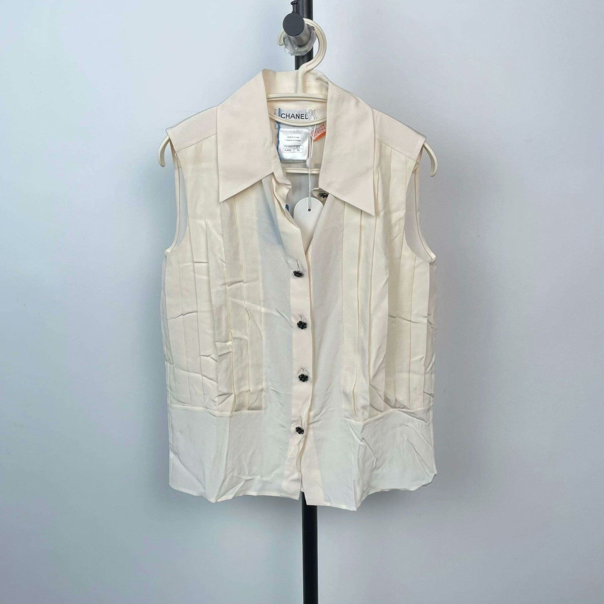 Chanel Chanel Silk White Button Up 34 Women Size XS / US 0-2 / IT 36-38 - 1 Thumbnail