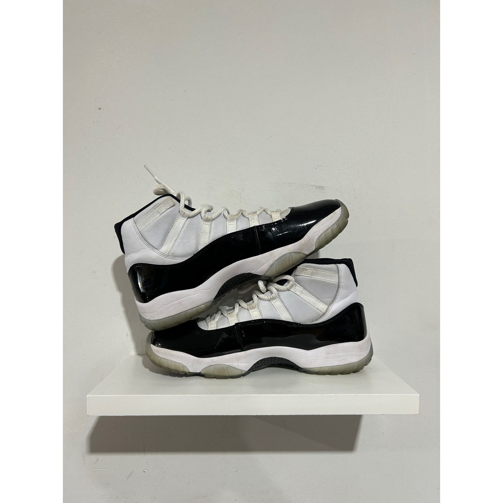 Jordan Brand NIKE JORDAN 11 CONCORD PREOWNED SIZE 13 Size US 13 / EU 46 - 4 Thumbnail