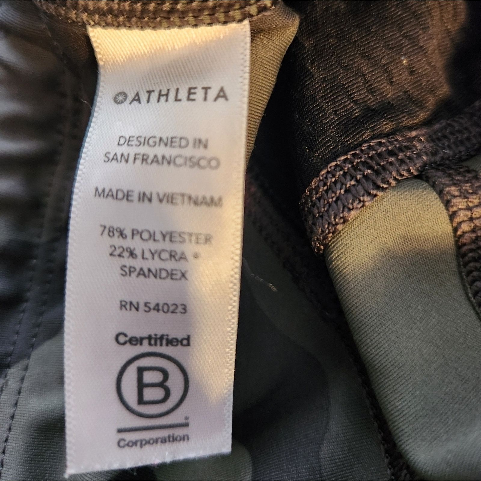 Athleta Athleta Camo Contender 7/8 tight in black Olive small Petite Size 27" / US 4 / IT 40 - 3 Thumbnail
