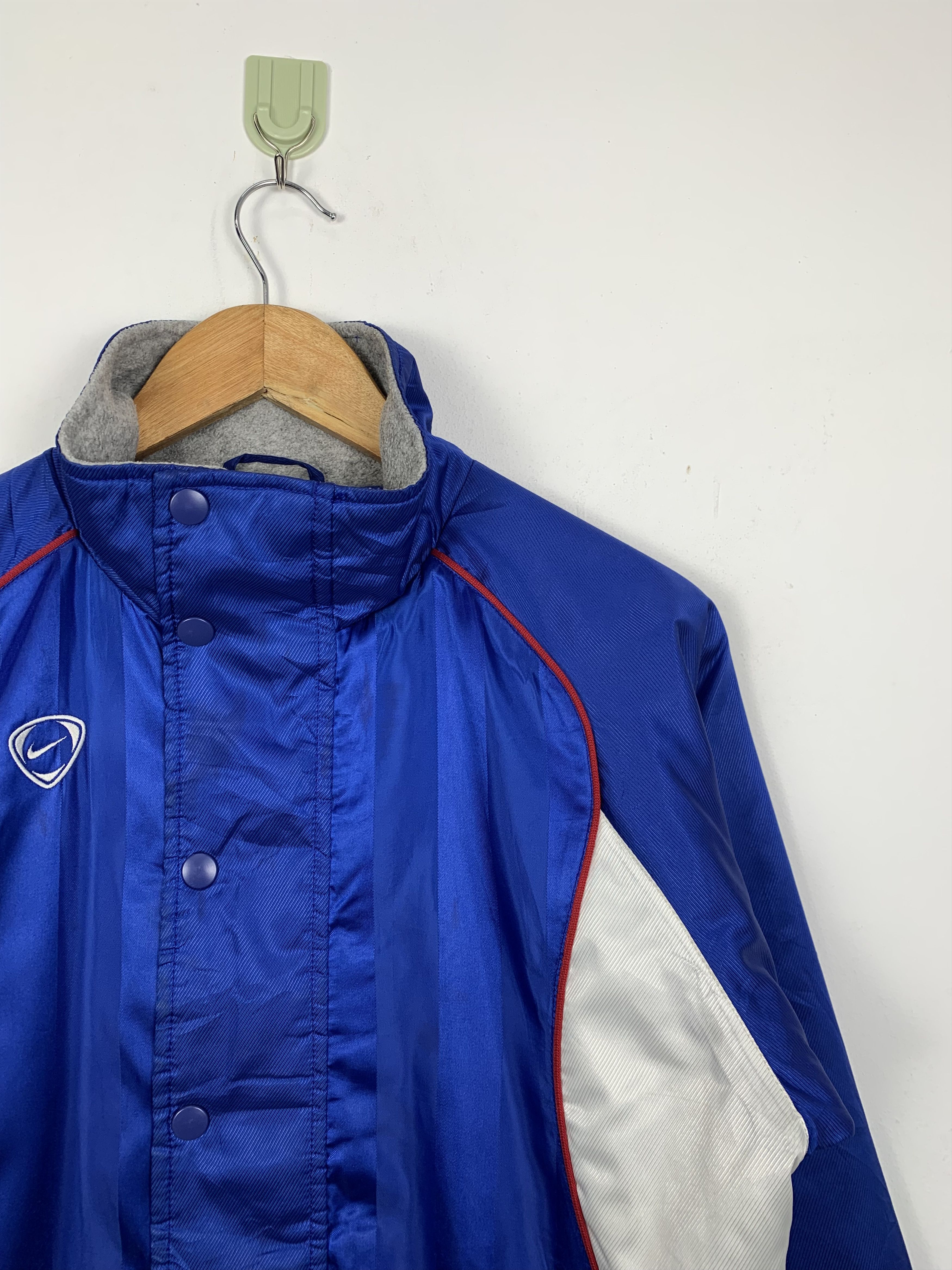 Vintage Vintage Nike Swoosh Windbreaker Jacket J1363 Size US S / EU 44-46 / 1 - 7 Thumbnail