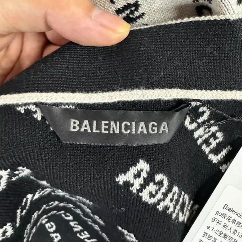 Balenciaga Balenciaga White monogrammed logo intarsia single-breasted Size US S / EU 44-46 / 1 - 3 Thumbnail