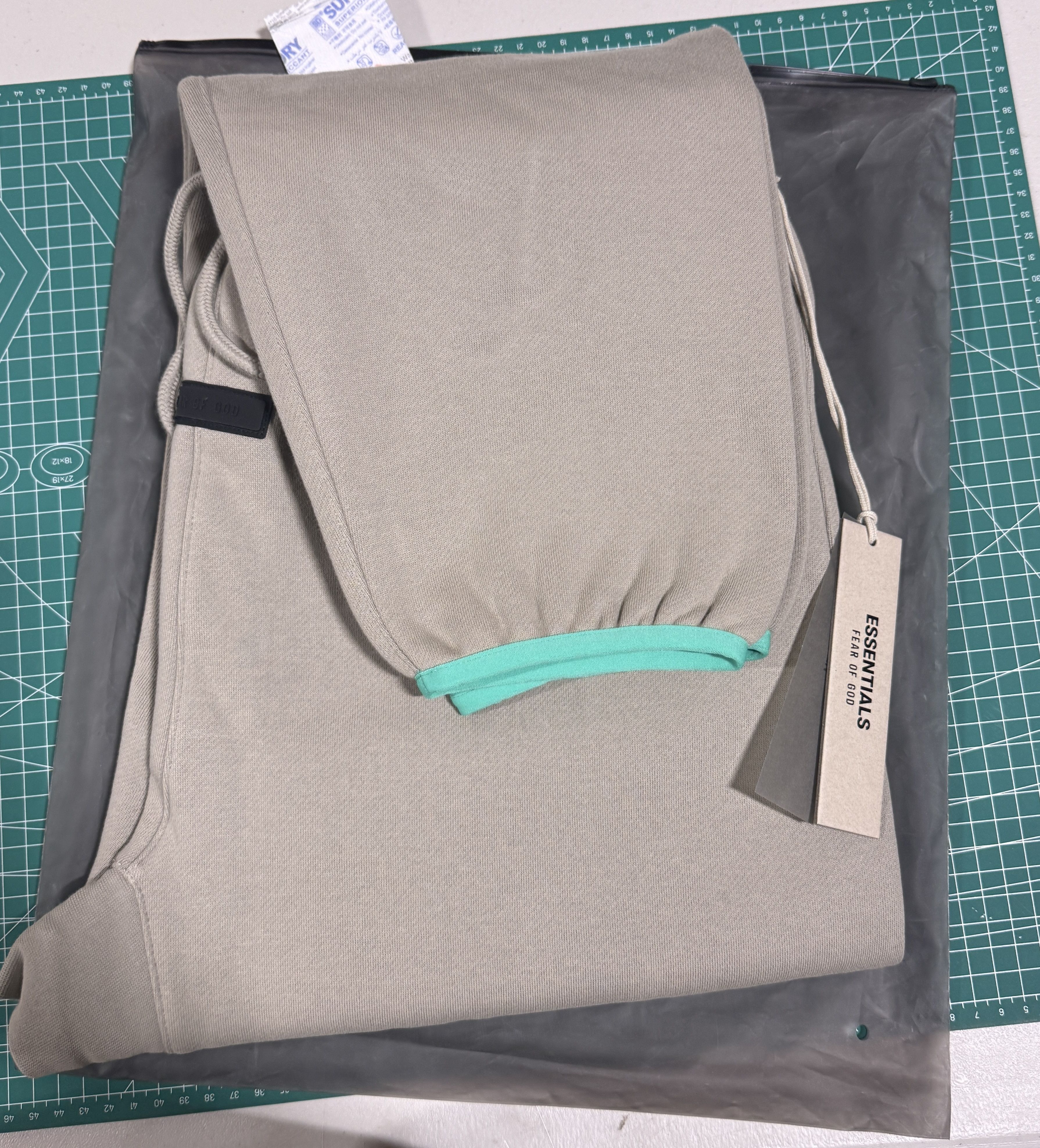 Essentials Fear of God Essentials Sweatpants Seal XL Size US 38 / EU 54 - 4 Thumbnail