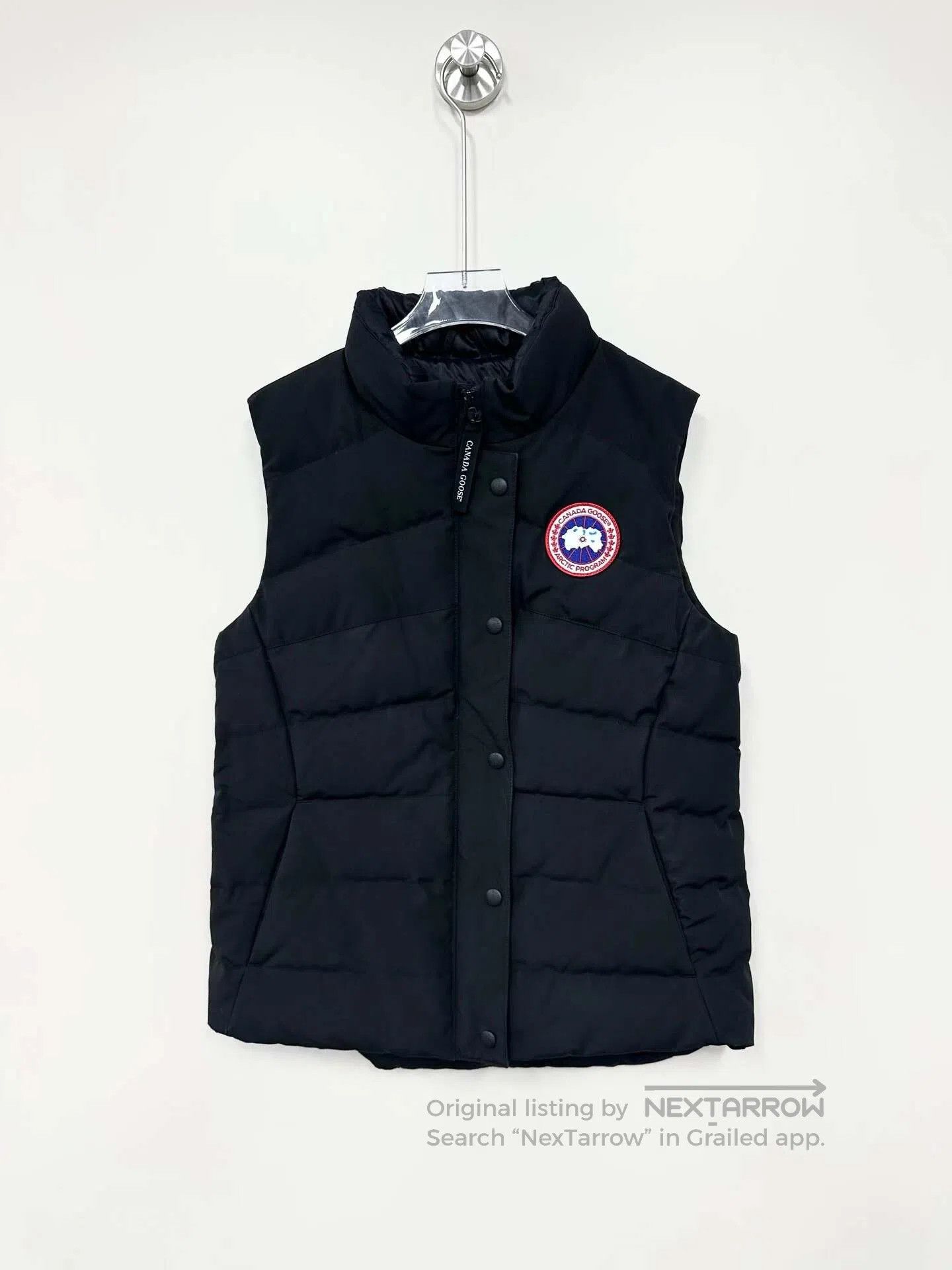 Canada Goose Canada Goose Black down jacket with a logo on the chest| Size US S / EU 44-46 / 1 - 1 Thumbnail