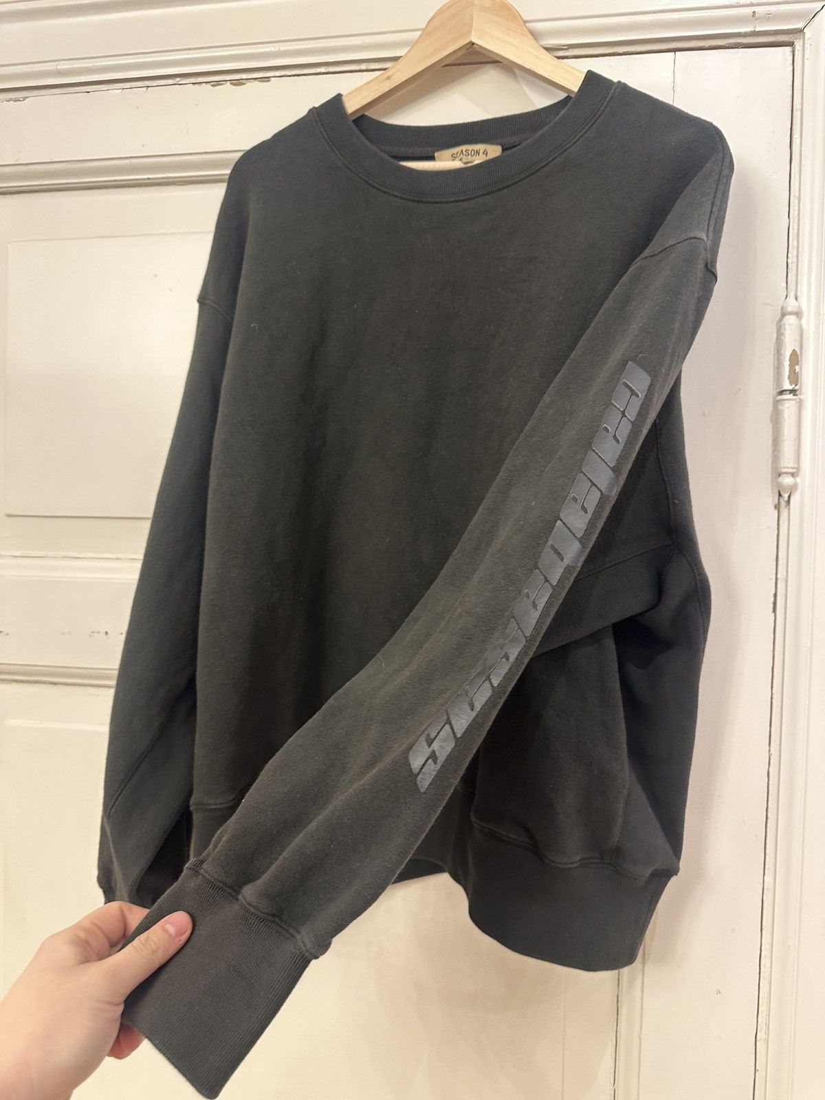 Yeezy Yeezy Season 4 Calabasas Crewneck Size US L / EU 52-54 / 3 - 2 Thumbnail