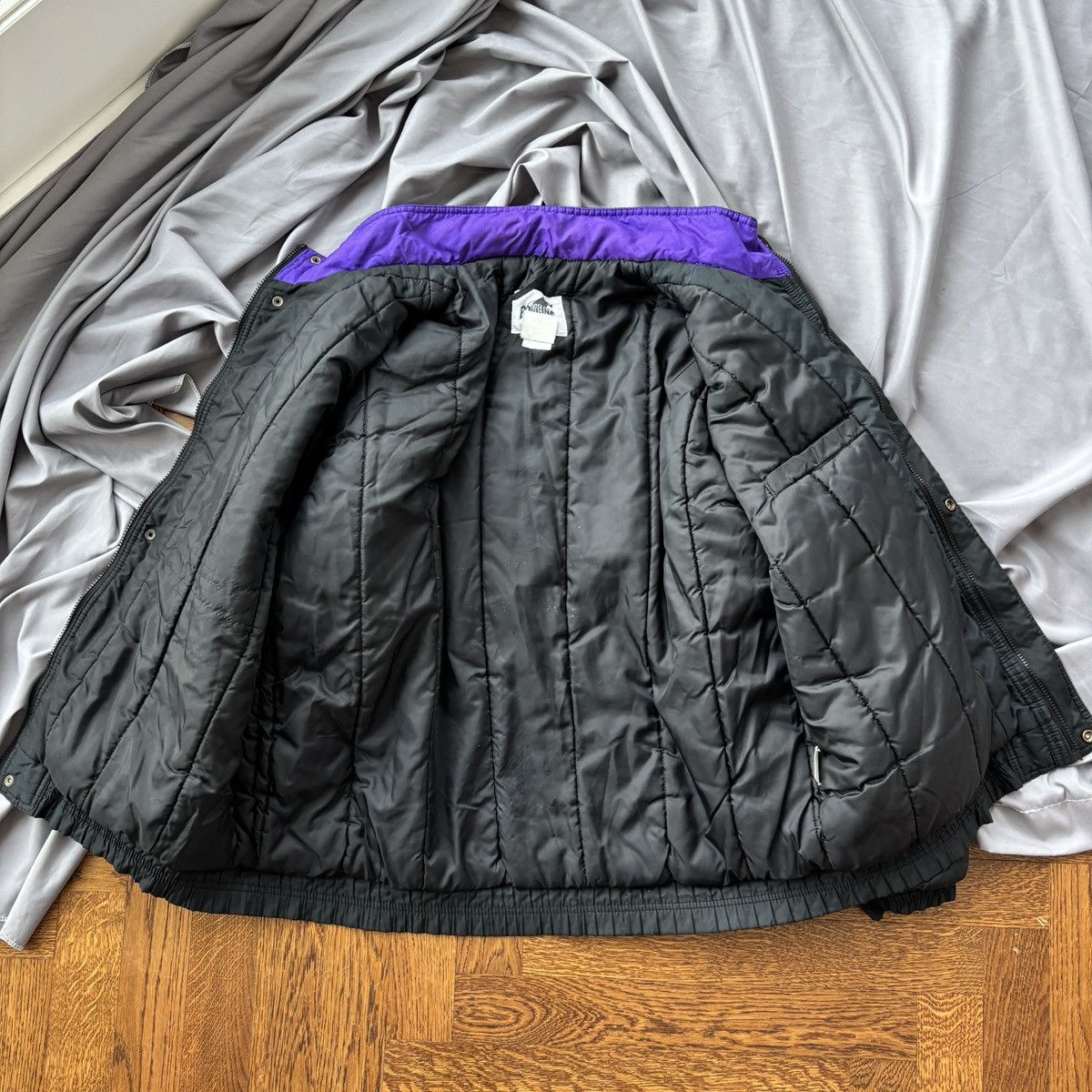NBA 1994 Toronto Raptors Puffer Jacket Vintage NBA Raven Coat Size US XL / EU 56 / 4 - 7 Thumbnail