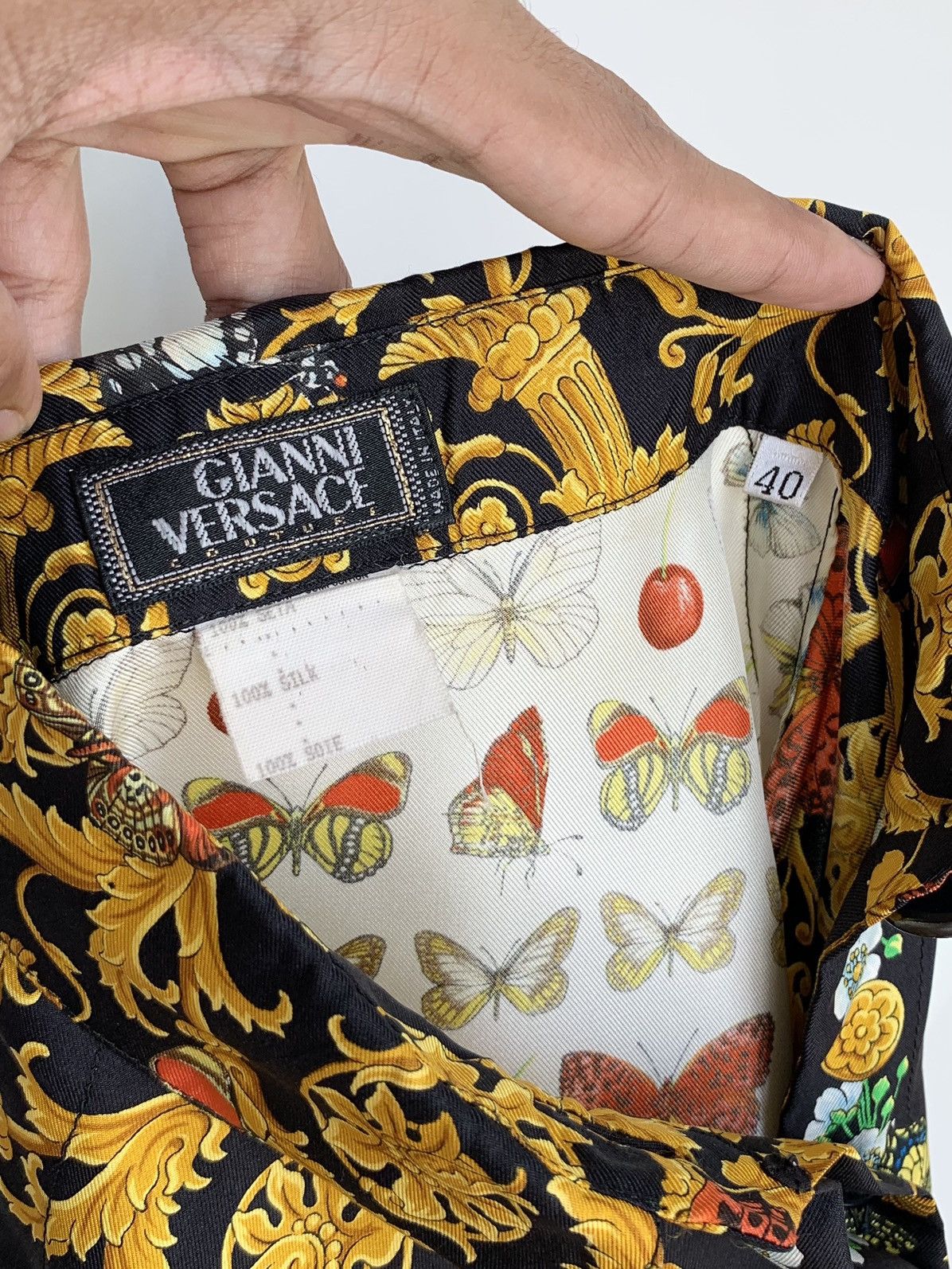 Versace Vintage 90s Gianni Versace Gold Butterflies Silk Shirt Size M / US 6-8 / IT 42-44 - 3 Thumbnail