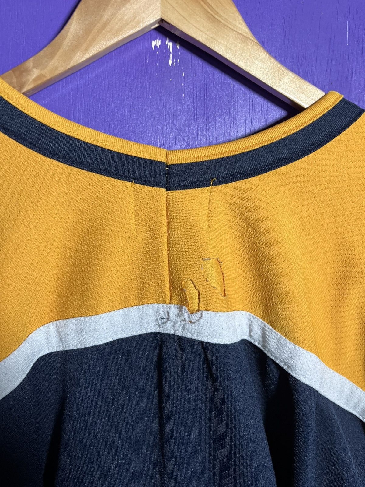 Vintage Vintage 90s Michigan wolverines hockey jersey Size US L / EU 52-54 / 3 - 3 Thumbnail