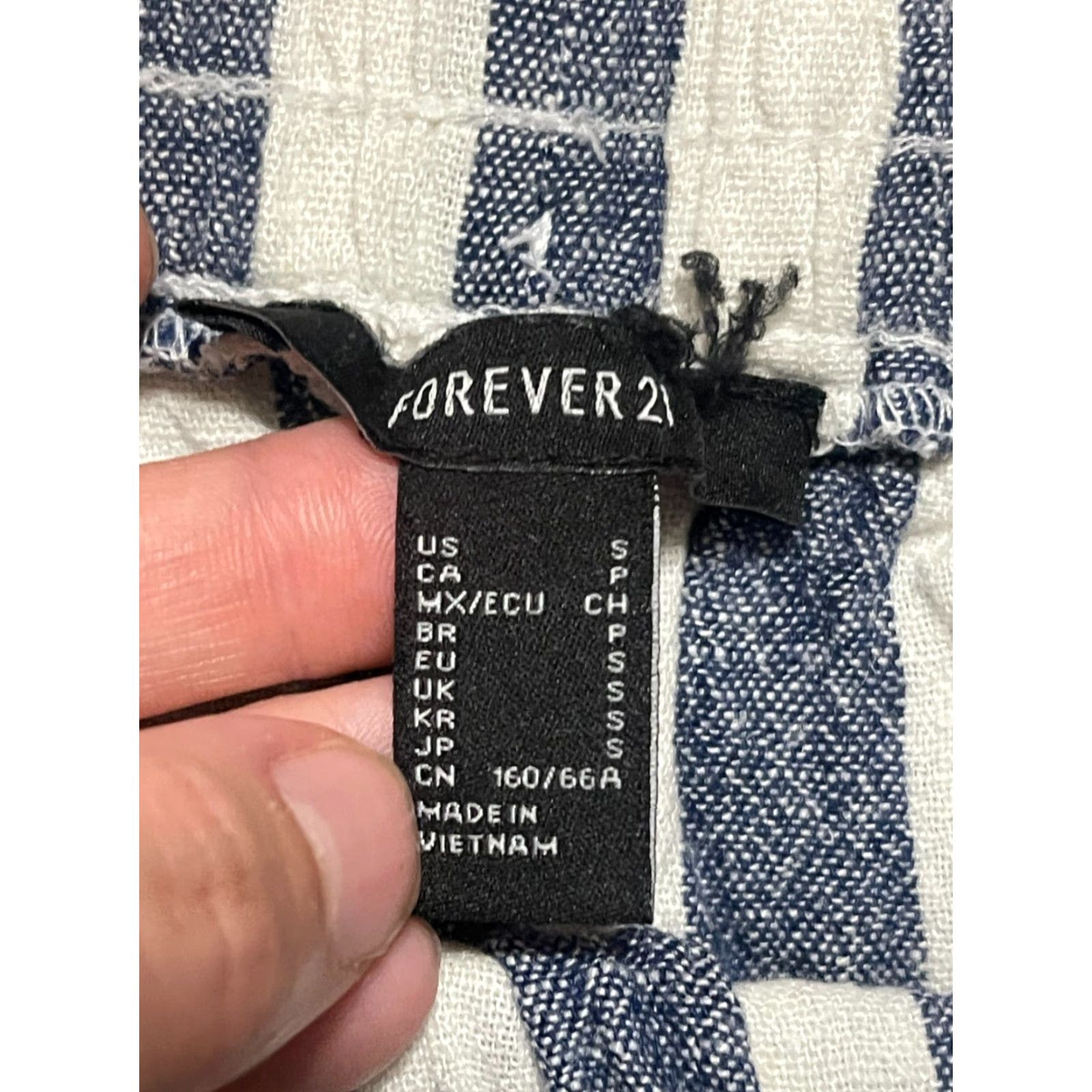 Forever 21 FOREVER 21 Shorts Women Small White Blue Striped Linen Blend Paperbag Casual Modern Women Size 28" / US 6 / IT 42 - 6 Thumbnail