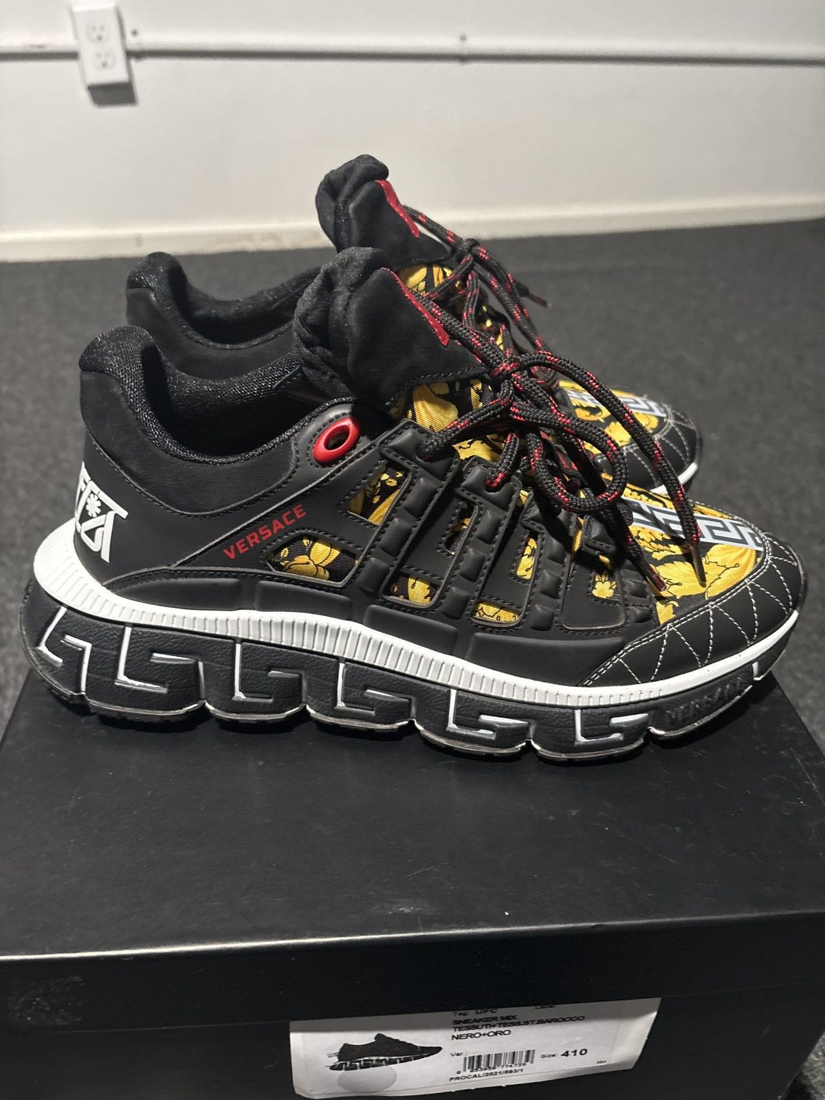 Versace Versace Trigreca Nero/Oro Barocco Black Size US 8 / EU 41 - 2 Thumbnail