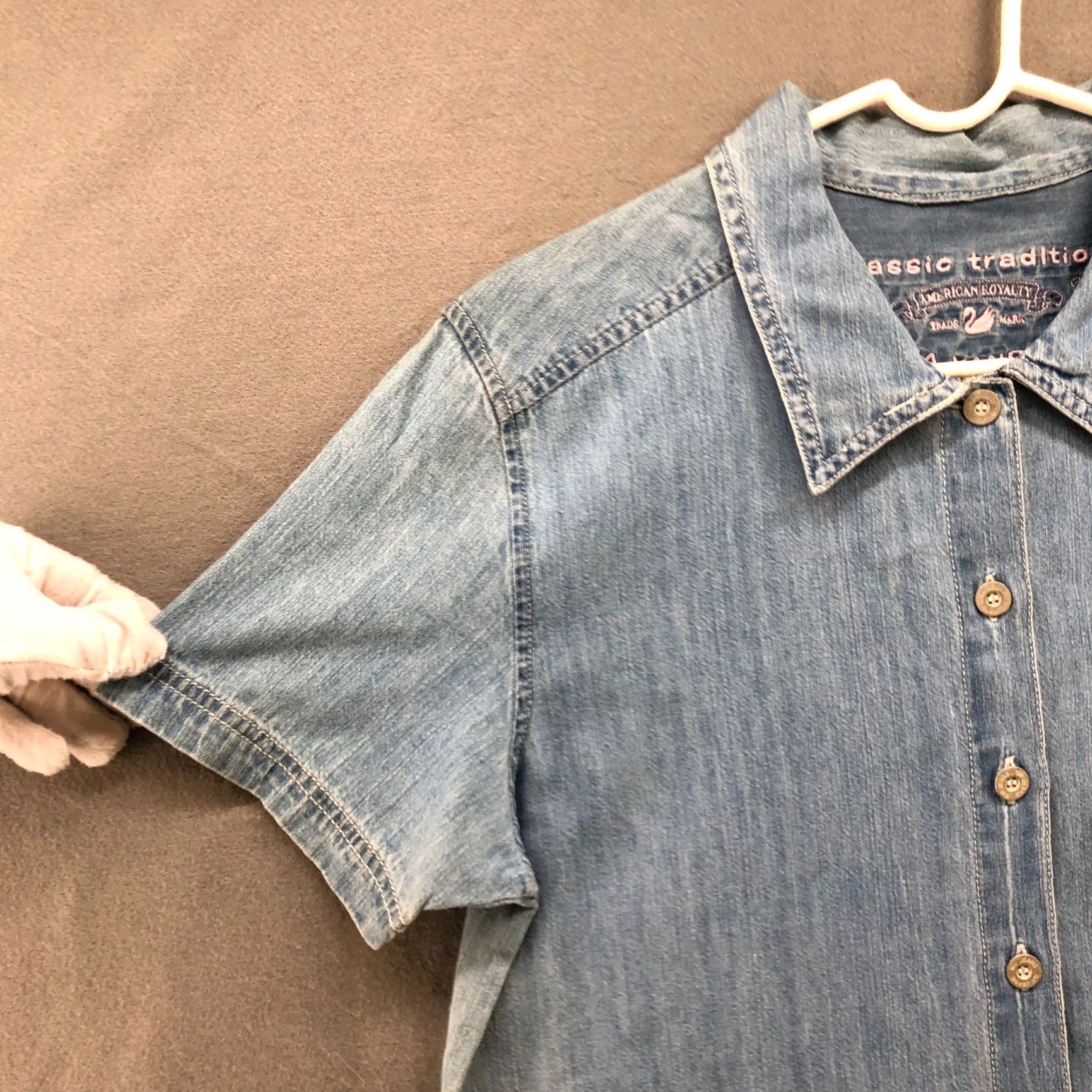 Gloria Vanderbilt VINTAGE Gloria Vanderbilt Chambray Denim Shirt Womens S Blue Short Sleeve Button-Up Tunic Bohemian Western Size S / US 4 / IT 40 - 5 Thumbnail