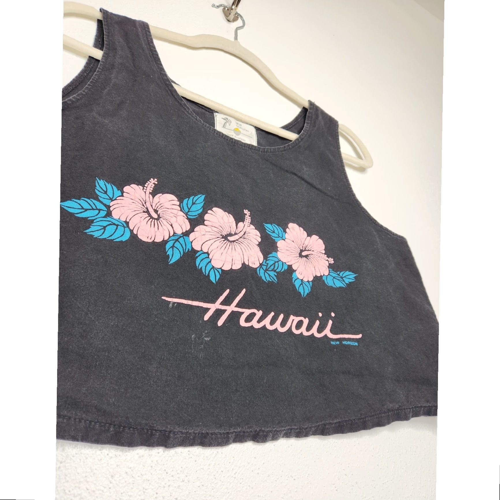 ALOHAS VINTAGE New Horizon Hawaii Aloha Tank Top Crop Beach Coastal Surf Shirt Black M Womens Tank 90s Coastal Garden/Art Style Size M / US 6-8 / IT 42-44 - 4 Thumbnail