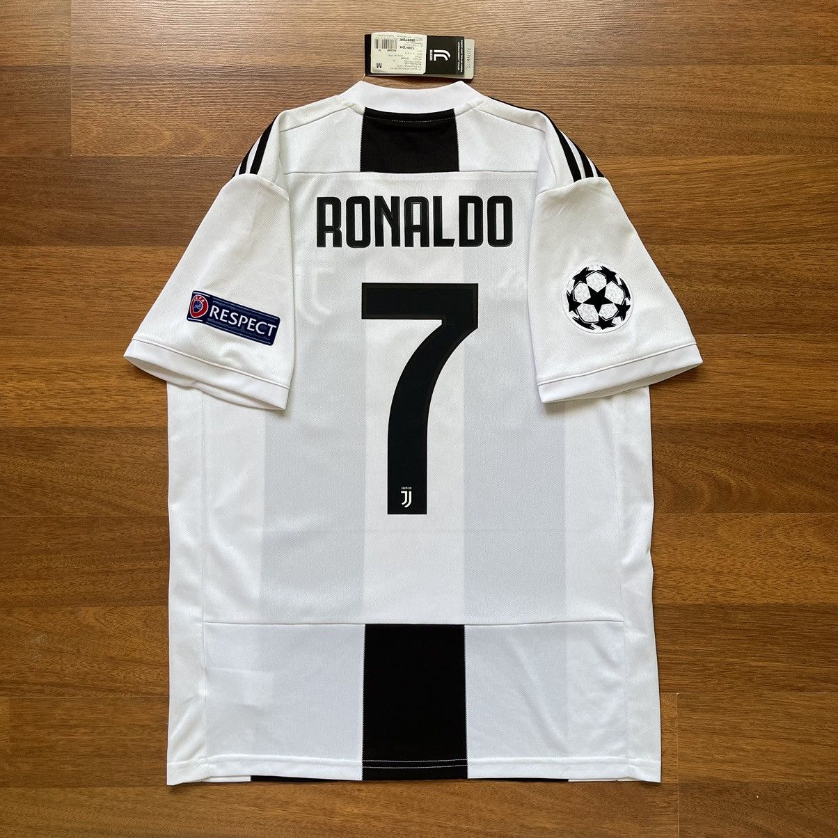 Adidas JUVENTUS ADIDAS 2018/2019 FOOTBALL HOME JERSEY #7 RONALDO Size US M / EU 48-50 / 2 - 1 Thumbnail