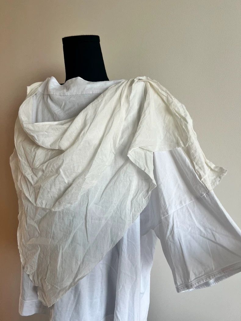 Vivienne Westwood Vivienne Westwood White mid-sleeve with pendant design Size M / US 6-8 / IT 42-44 - 3 Thumbnail
