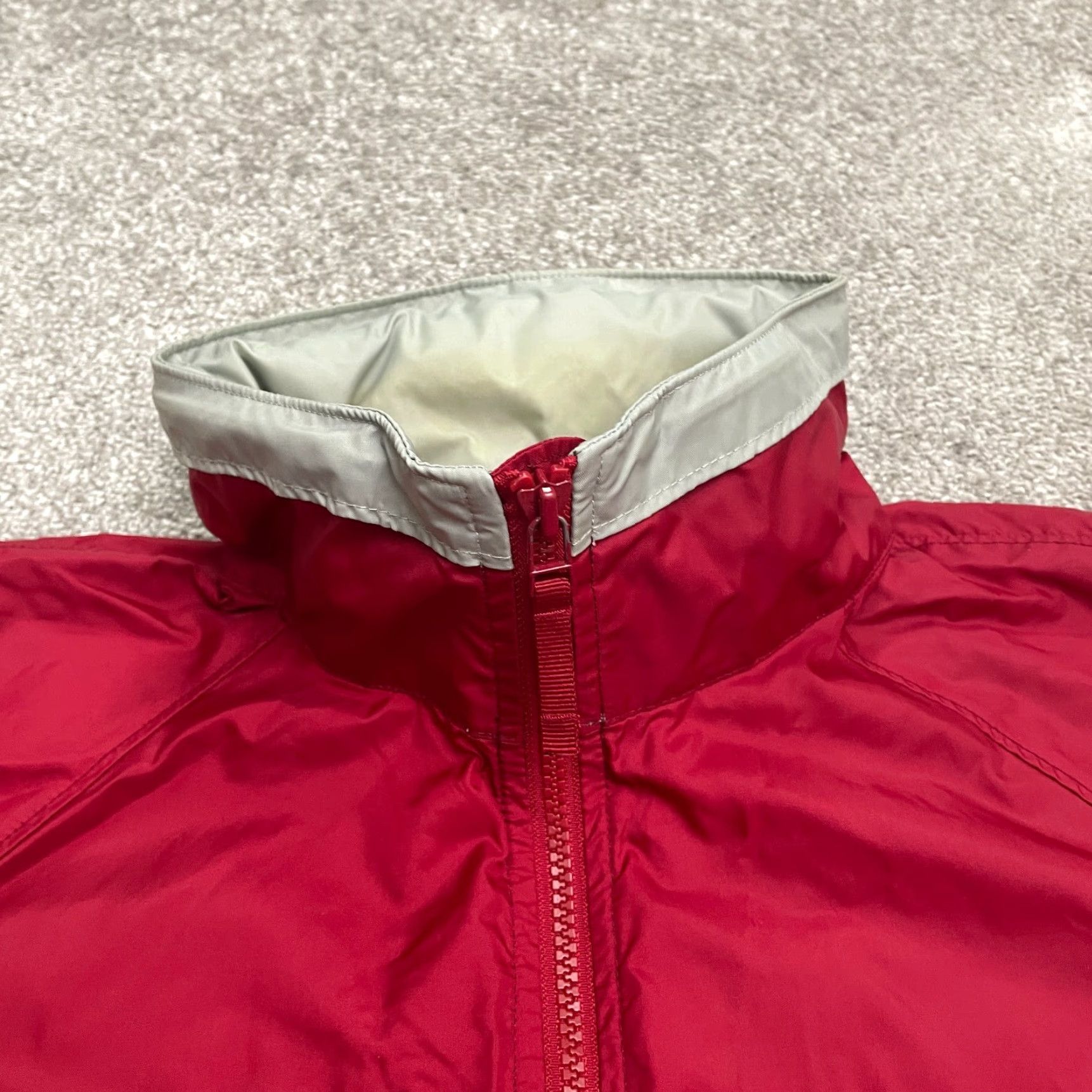 Vintage Columbia Windbreaker Jacket Men Small Red Gray Alabama University Hooded Tuckable Hood Zip Pockets All Seasons Lightweight Soft Shell Size US S / EU 44-46 / 1 - 4 Thumbnail