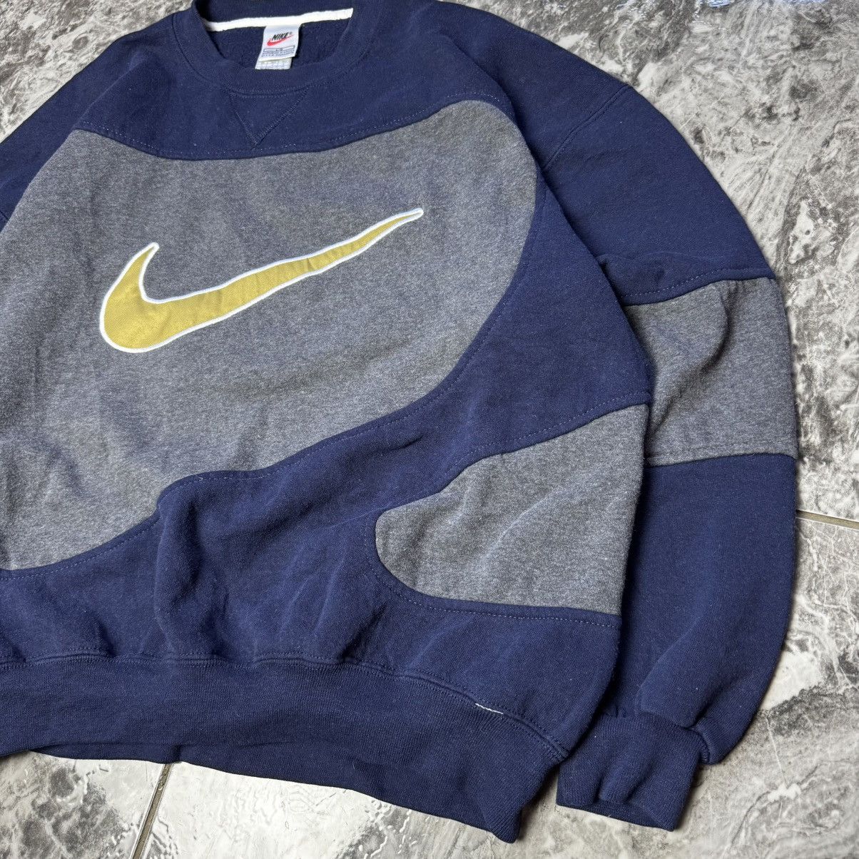 Nike Vintage Nike Embroidered Sweatshirt Blue Grey Size US L / EU 52-54 / 3 - 5 Thumbnail