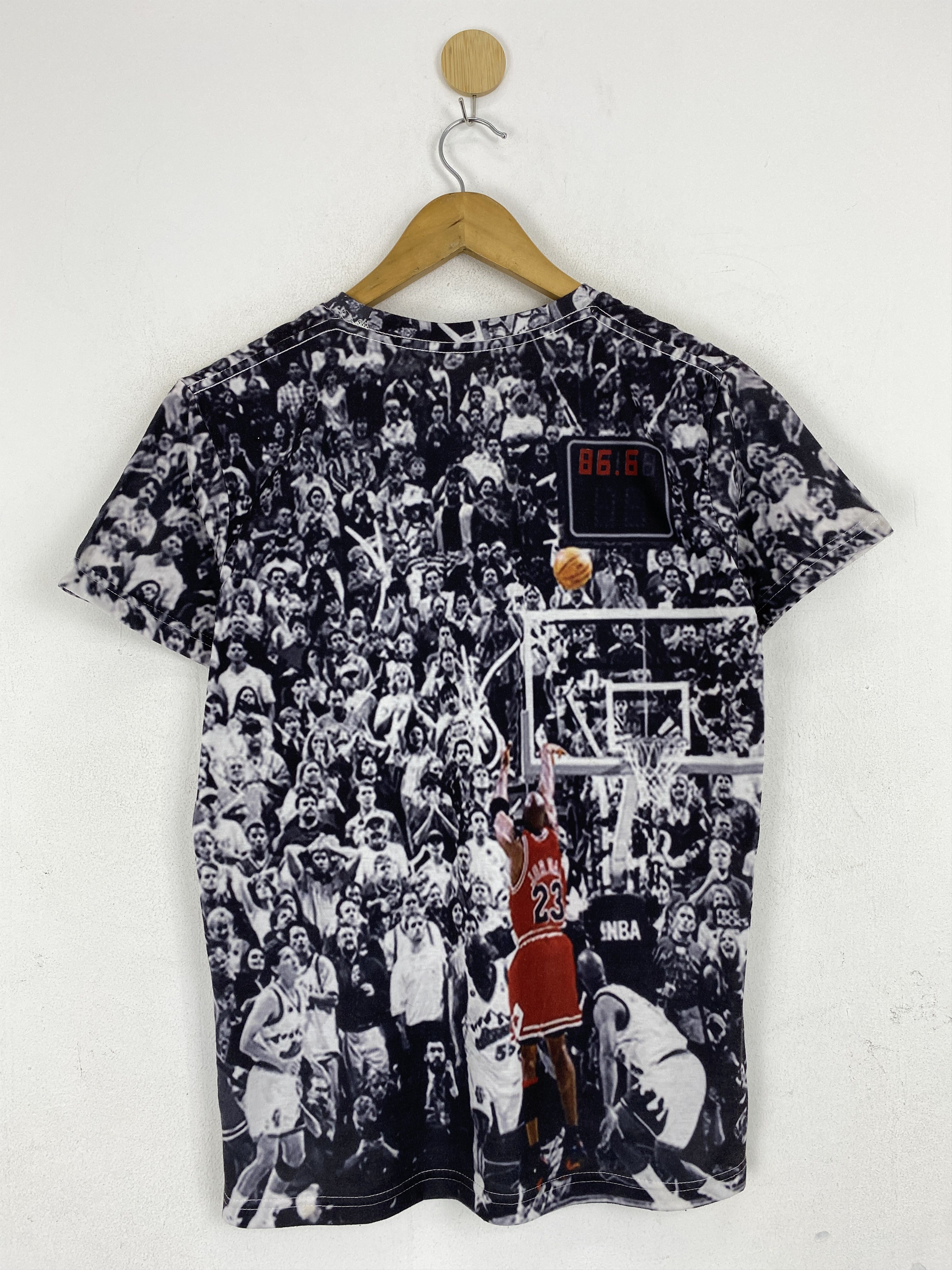 NBA × Vintage Vintage Michael Jordan Winning Shot Full Printed Tee TA0665 Size US S / EU 44-46 / 1 - 1 Thumbnail