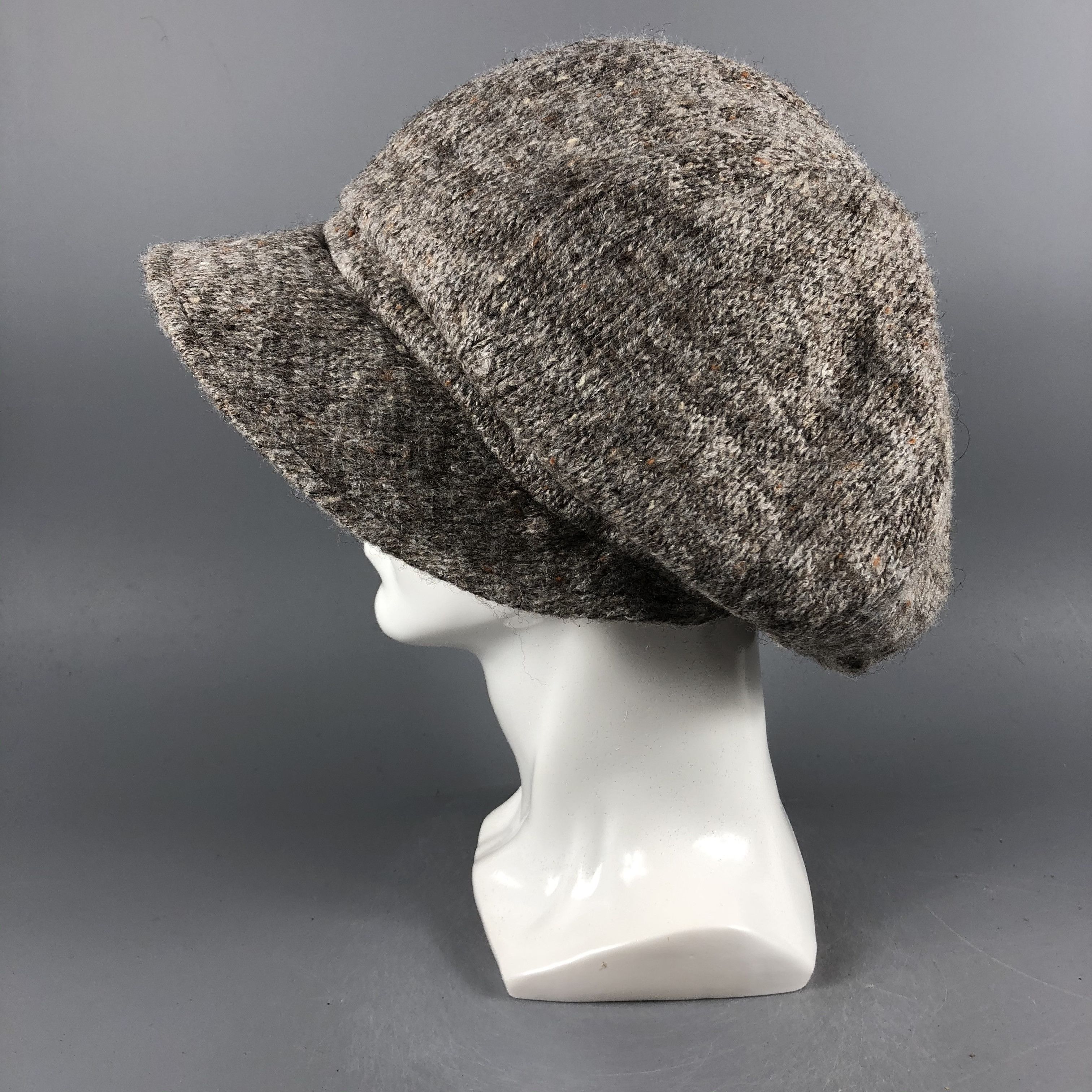 Vintage Cat In The Closet visor Beanie Snow Hat Snow Cap -D1312 Size ONE SIZE - 1 Thumbnail