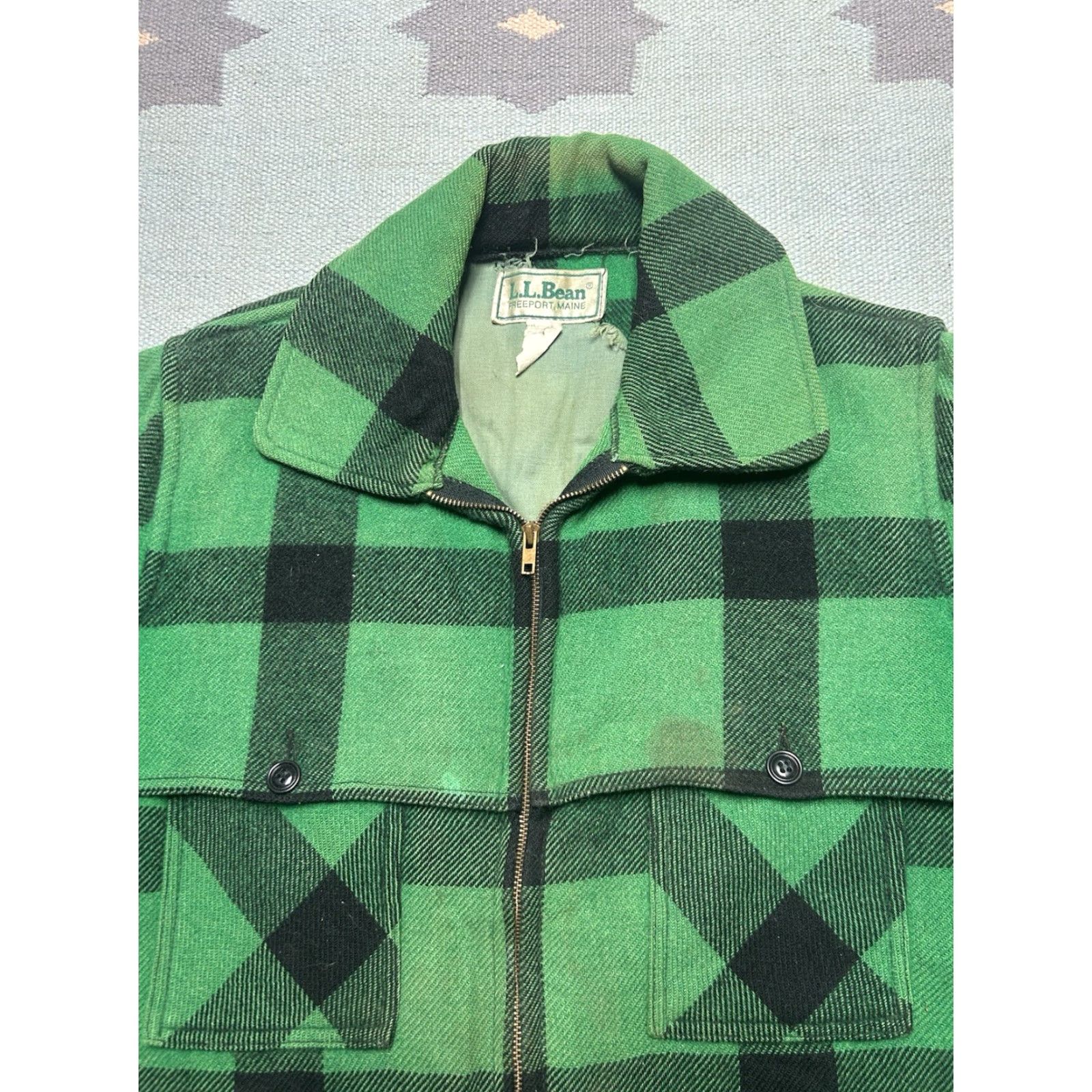 Vintage VINTAGE LL Bean Wool Cruiser Jacket Green Buffalo Plaid Distressed Cape Lg Mens 80s Hunting Jacket Size US L / EU 52-54 / 3 - 7 Thumbnail
