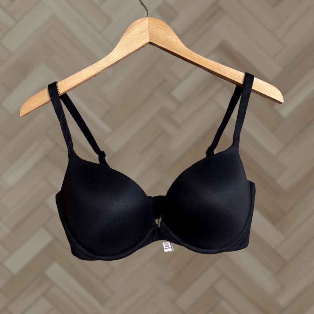 Victoria's Secret Victoria's Secret Bra Black 36DD Push Up Underwired Lace Offset: Solid, Velvety Style Very Sexy Angel Velvet? Size ONE SIZE - 1 Thumbnail