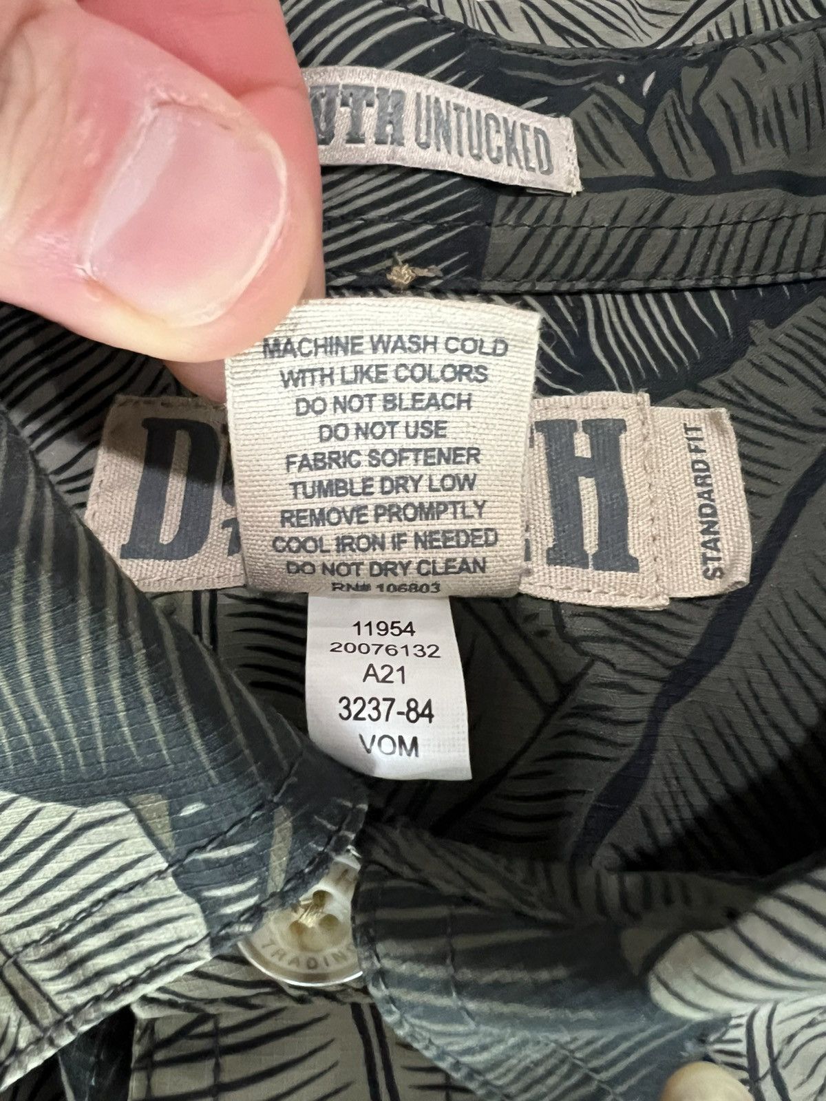 Duluth Trading Company Duluth Trading Untucked Men’s Button Down Shirt Hawaiian Size US L / EU 52-54 / 3 - 6 Thumbnail