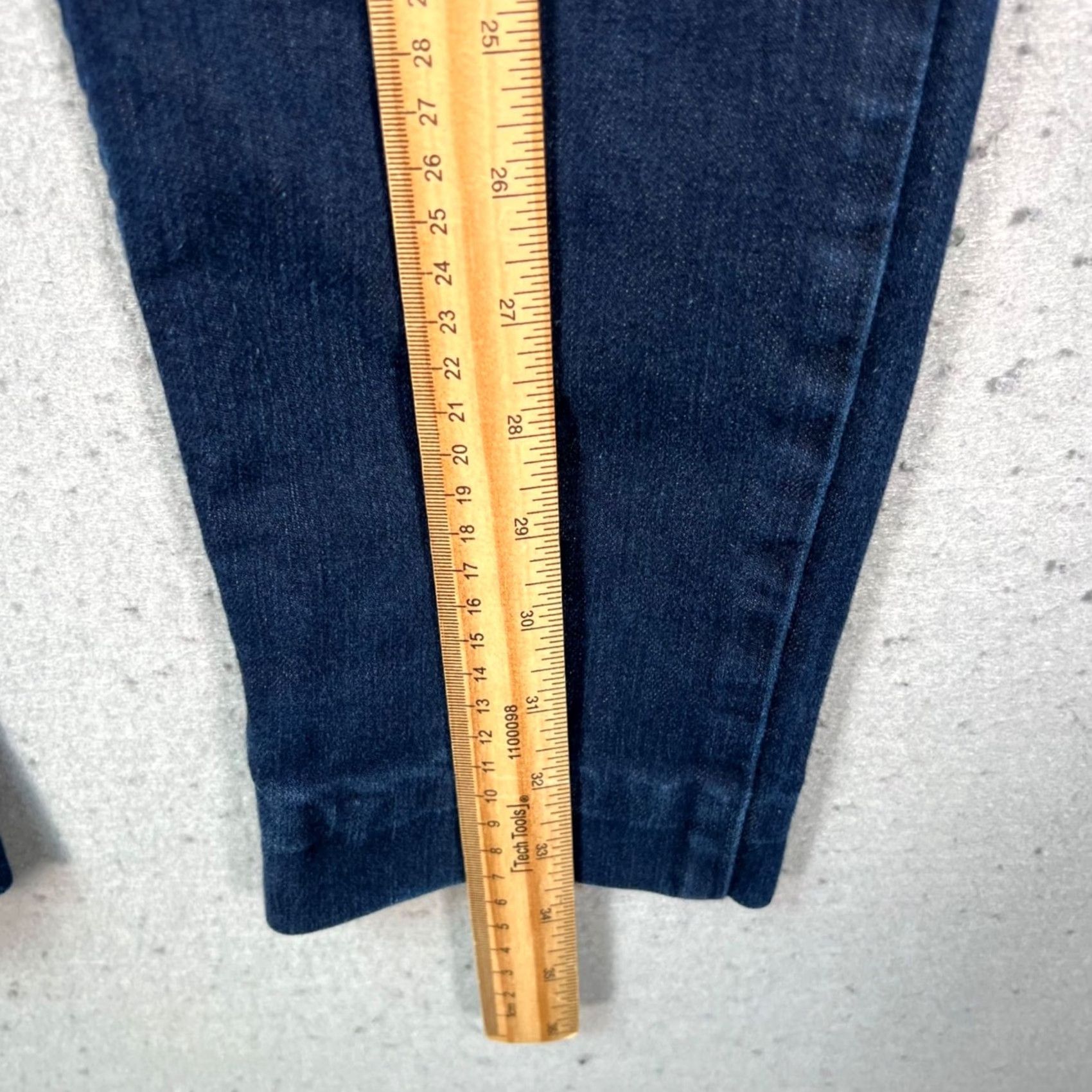 Armani Exchange Armani Exchange Womens Jeans Skinny Regular Dark Wash 8 Blue USA 5-Pocket Stretch Inseam 27in Low Rise Denim US Made Size 30" / US 8 / IT 44 - 7 Thumbnail